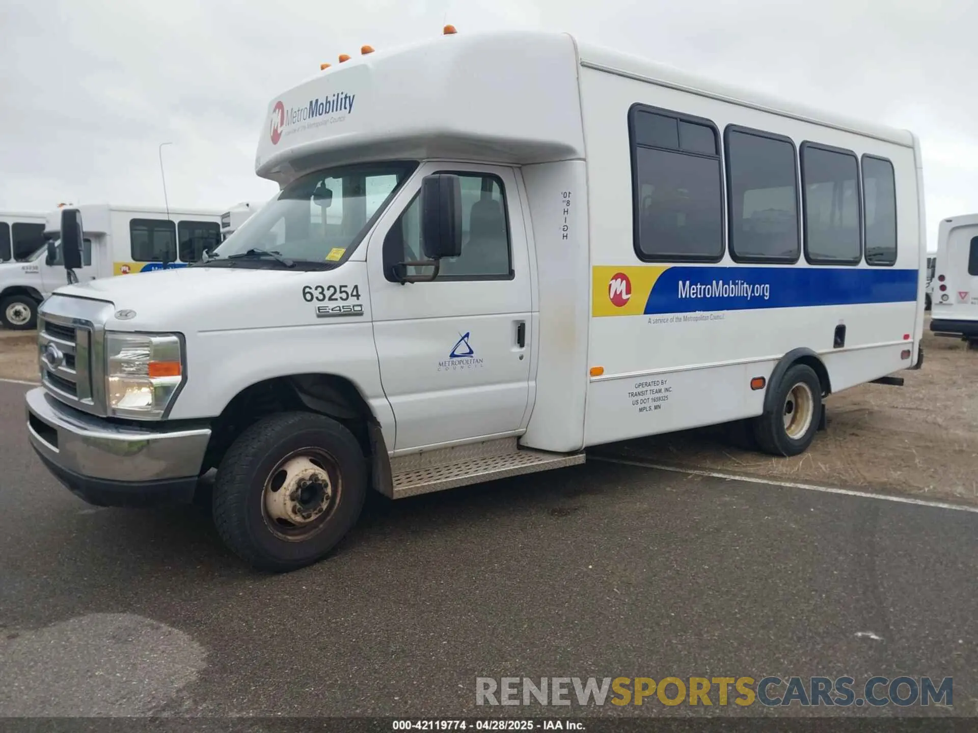 2 Photograph of a damaged car 1FDFE4FS1KDC60622 FORD E-450 CUTAWAY 2019