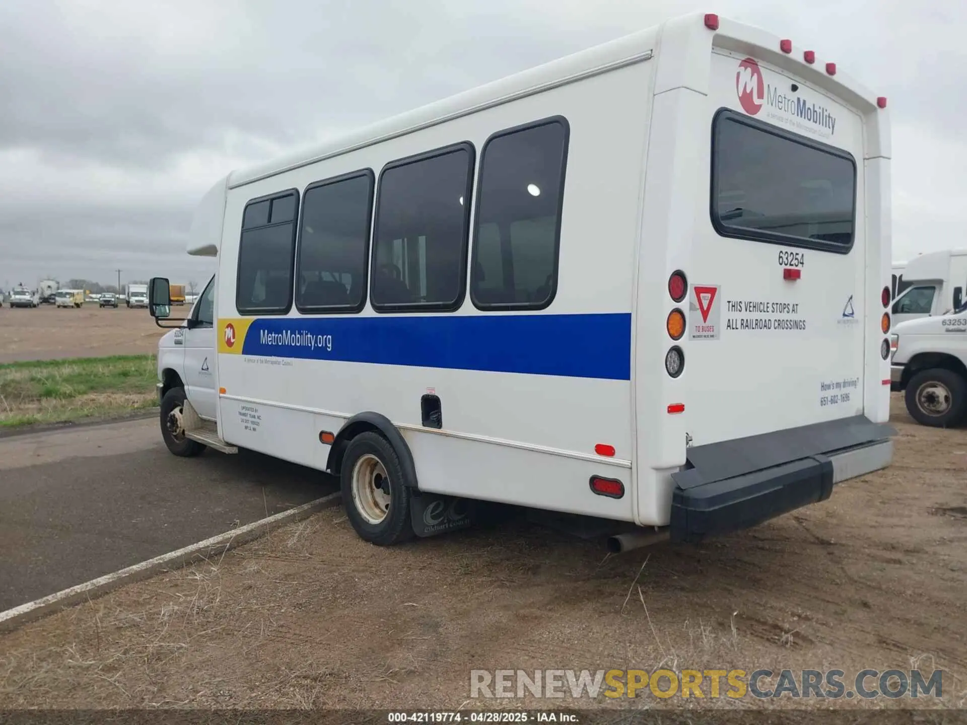3 Photograph of a damaged car 1FDFE4FS1KDC60622 FORD E-450 CUTAWAY 2019