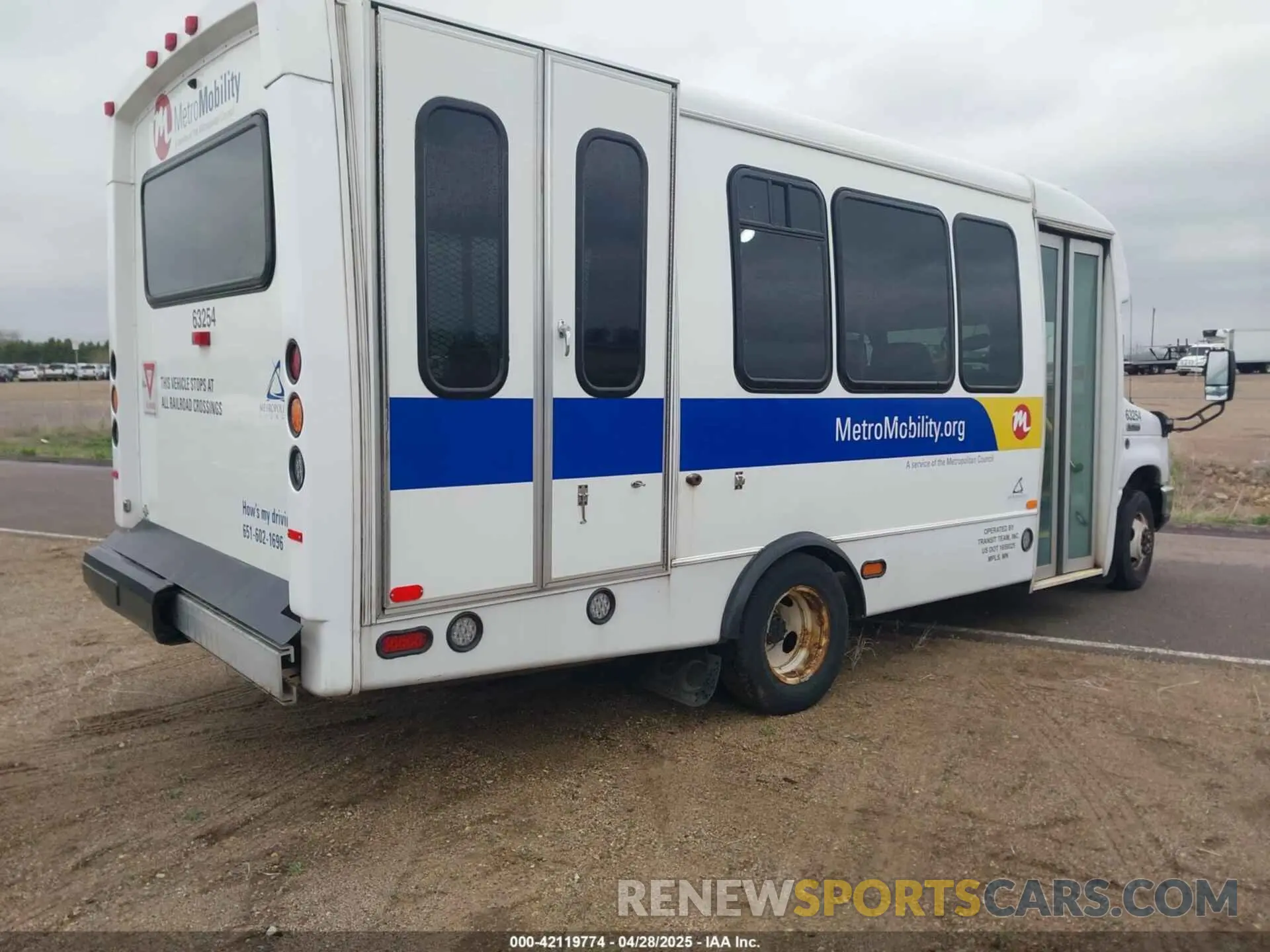 4 Photograph of a damaged car 1FDFE4FS1KDC60622 FORD E-450 CUTAWAY 2019