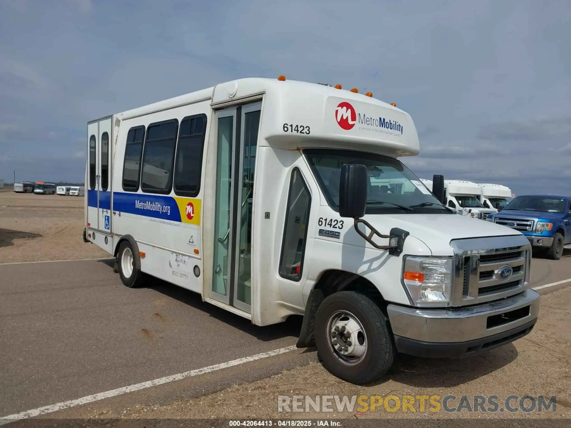 1 Photograph of a damaged car 1FDFE4FS2KDC30982 FORD E-450 CUTAWAY 2019