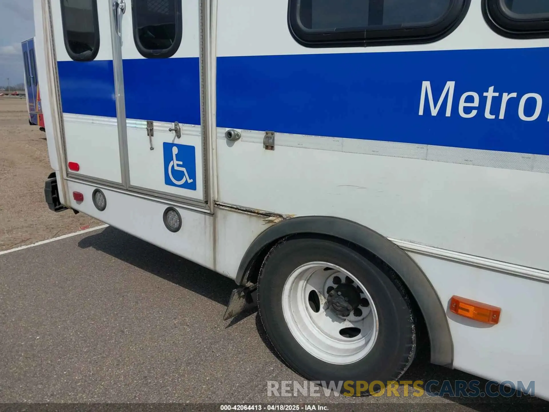 11 Photograph of a damaged car 1FDFE4FS2KDC30982 FORD E-450 CUTAWAY 2019