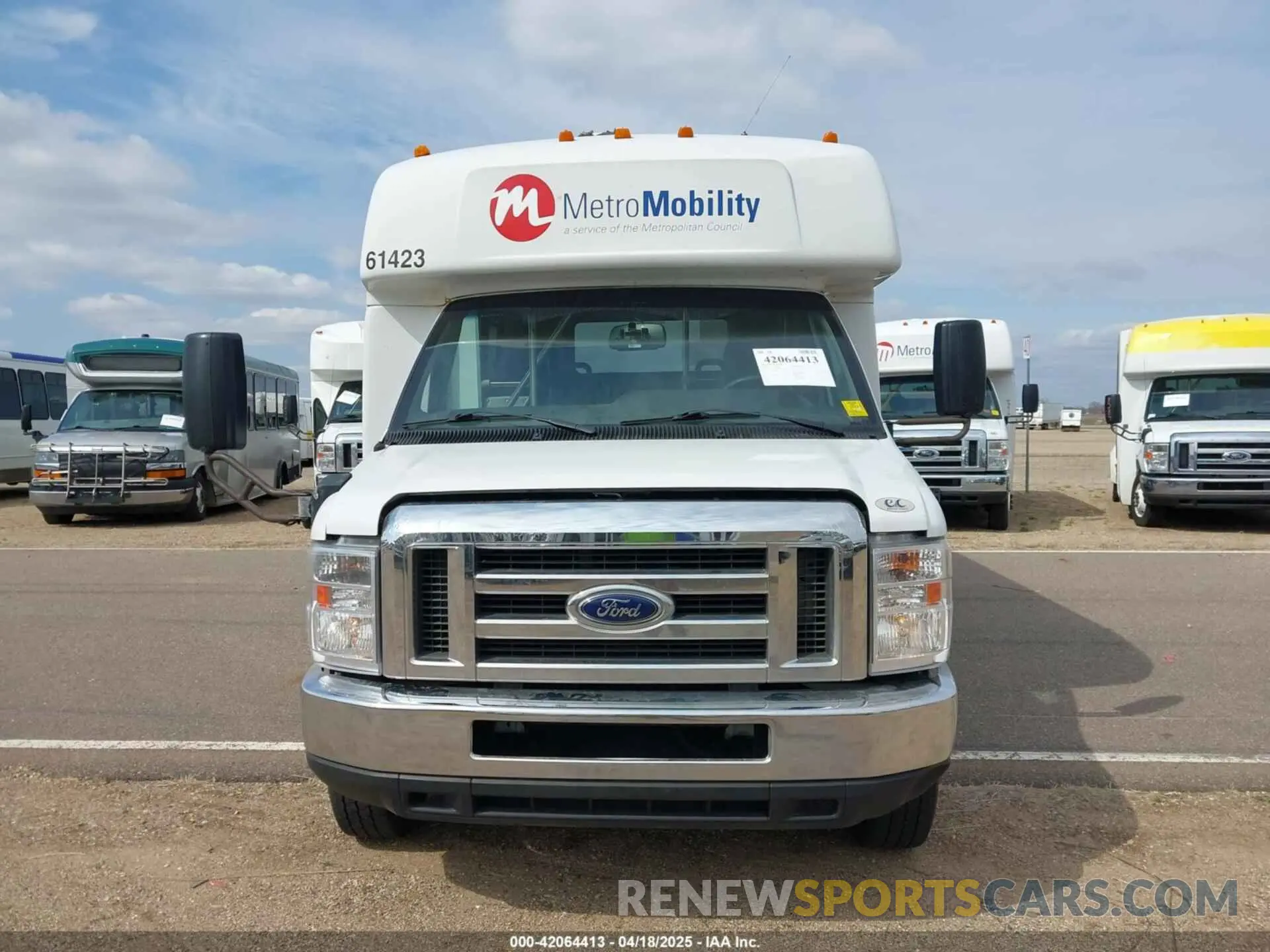 12 Photograph of a damaged car 1FDFE4FS2KDC30982 FORD E-450 CUTAWAY 2019