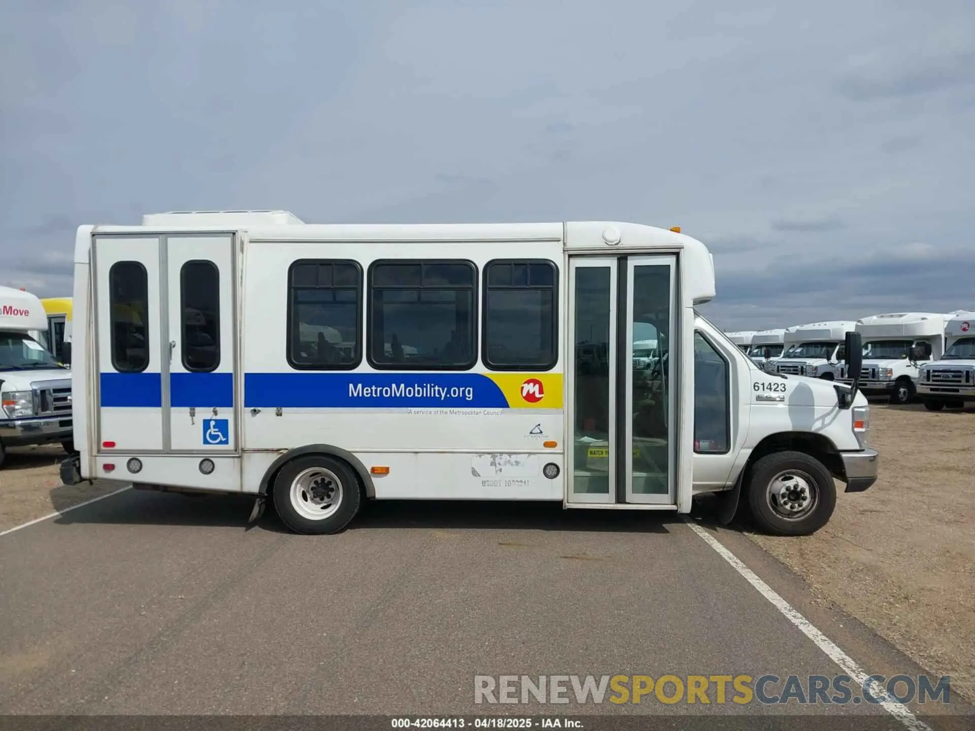 13 Photograph of a damaged car 1FDFE4FS2KDC30982 FORD E-450 CUTAWAY 2019