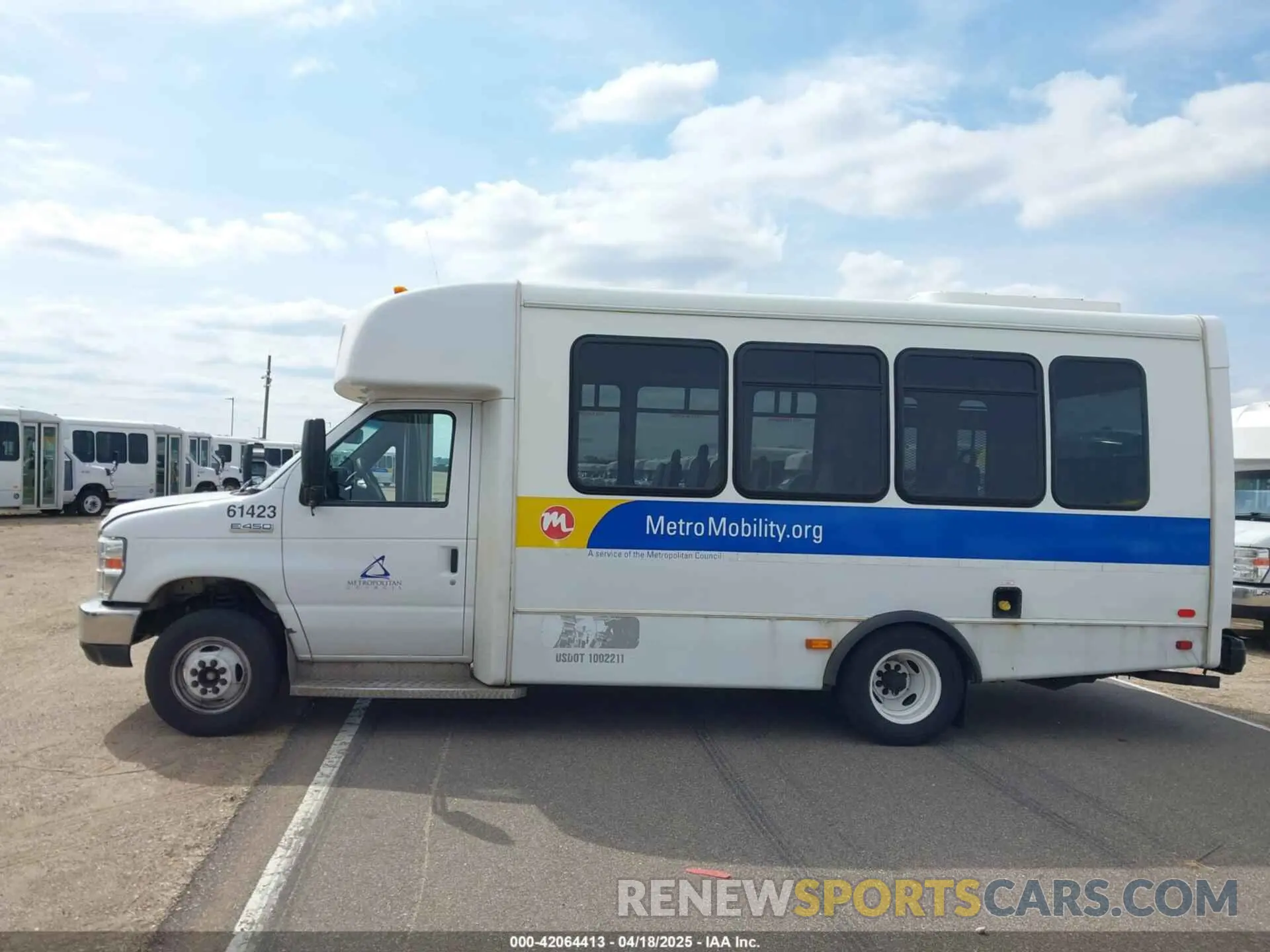 14 Photograph of a damaged car 1FDFE4FS2KDC30982 FORD E-450 CUTAWAY 2019