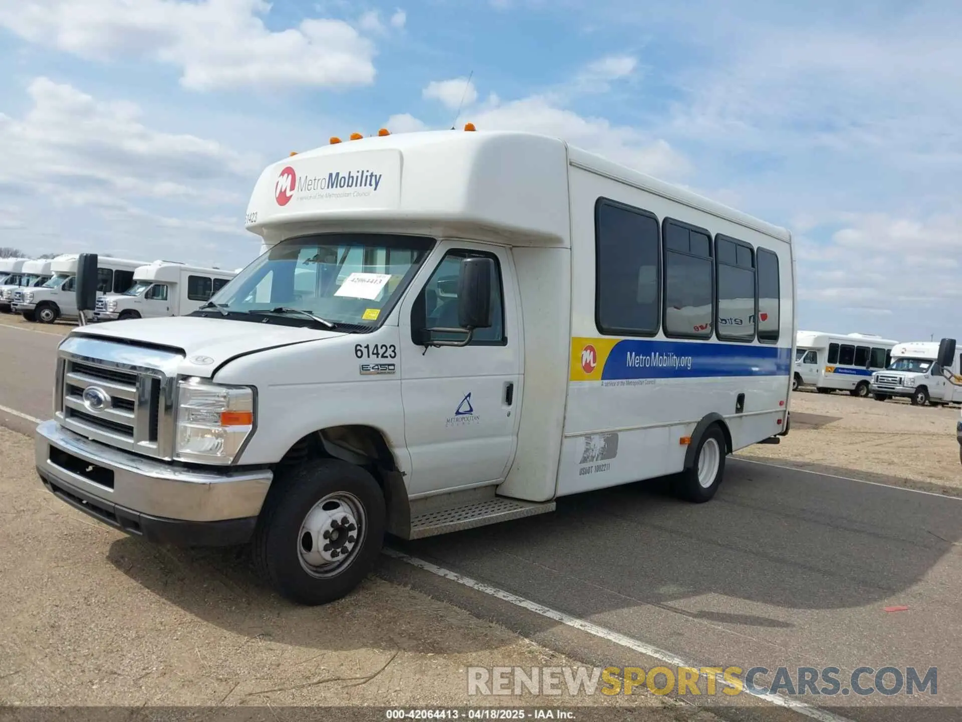 2 Photograph of a damaged car 1FDFE4FS2KDC30982 FORD E-450 CUTAWAY 2019