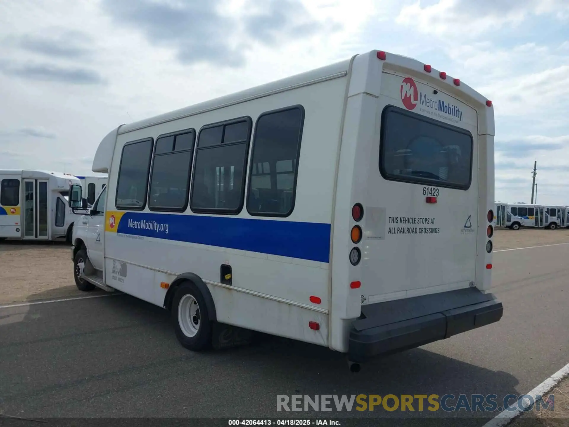 3 Photograph of a damaged car 1FDFE4FS2KDC30982 FORD E-450 CUTAWAY 2019