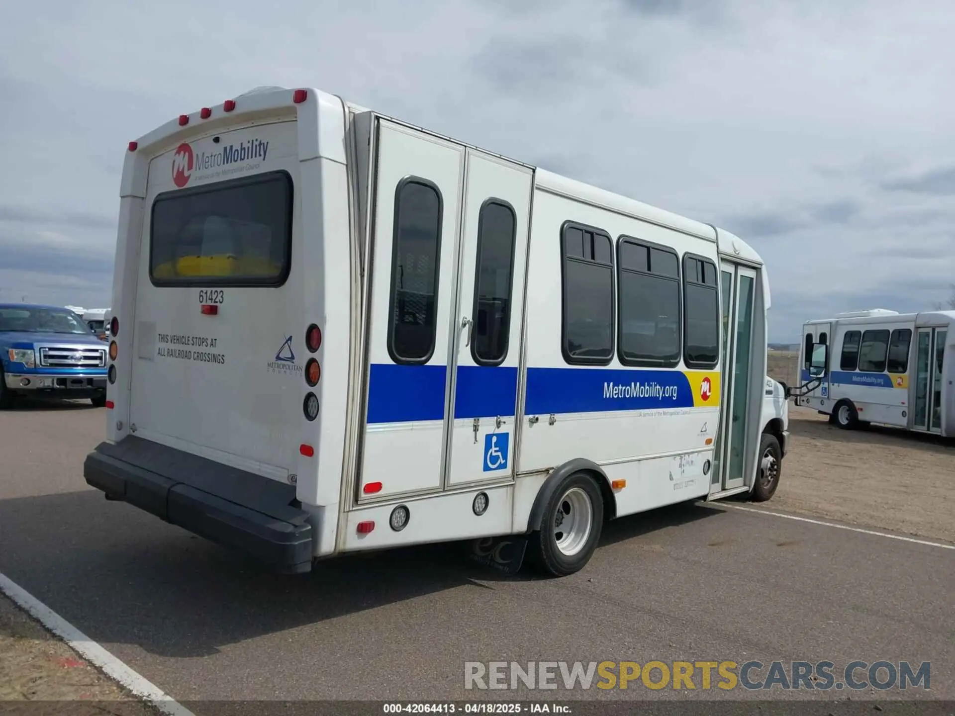 4 Photograph of a damaged car 1FDFE4FS2KDC30982 FORD E-450 CUTAWAY 2019