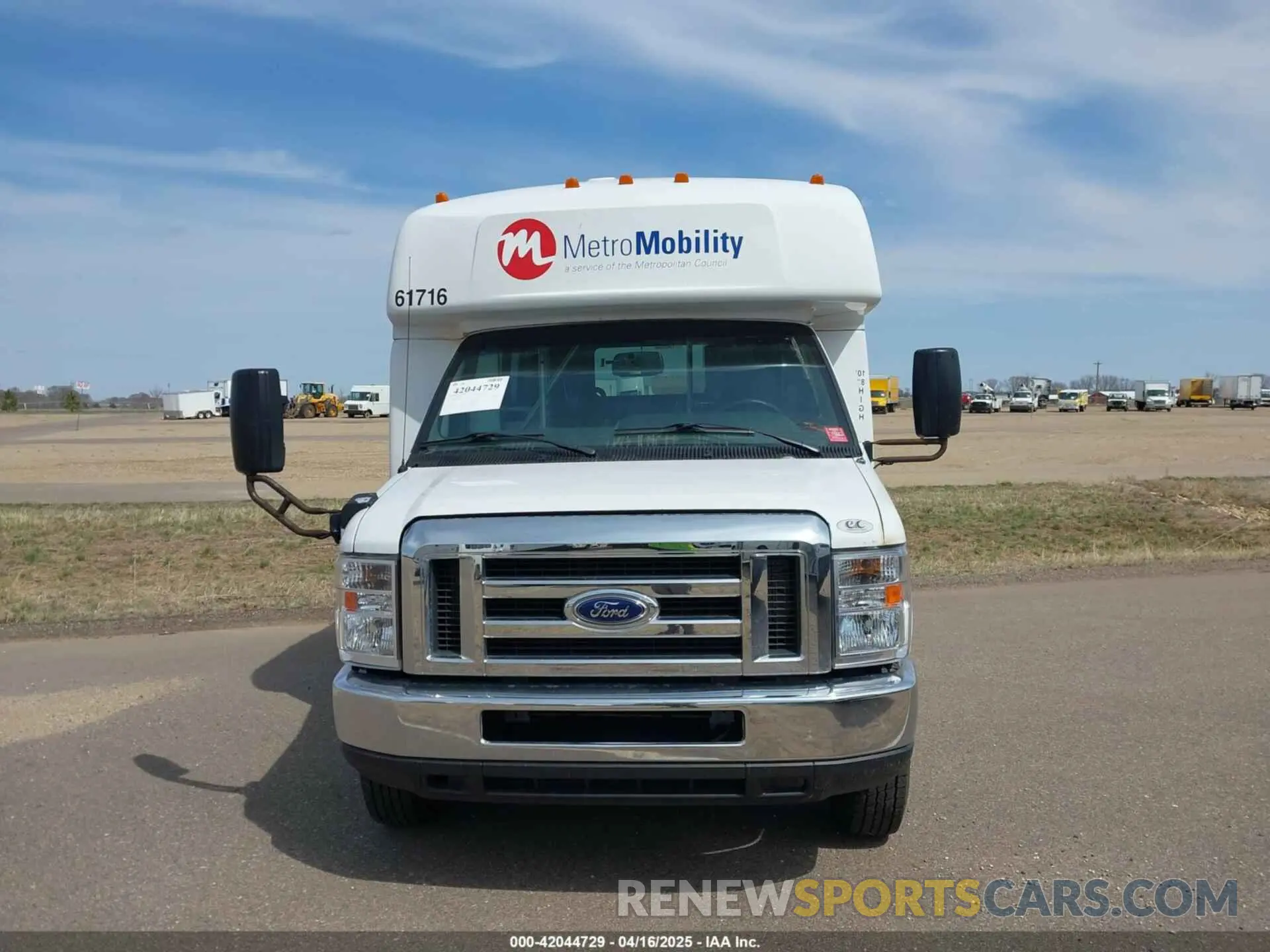 12 Photograph of a damaged car 1FDFE4FS2KDC30996 FORD E-450 CUTAWAY 2019