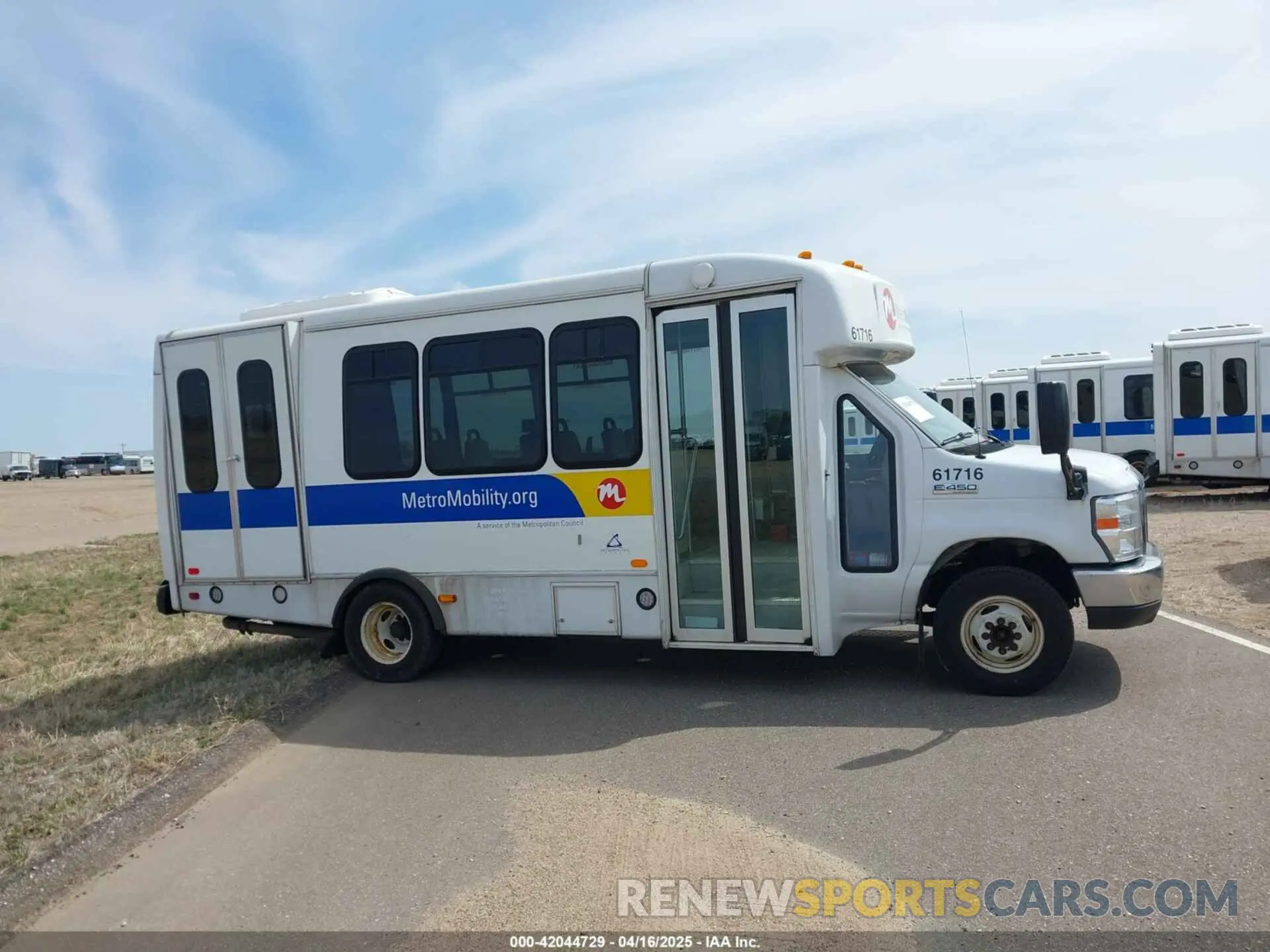 13 Photograph of a damaged car 1FDFE4FS2KDC30996 FORD E-450 CUTAWAY 2019