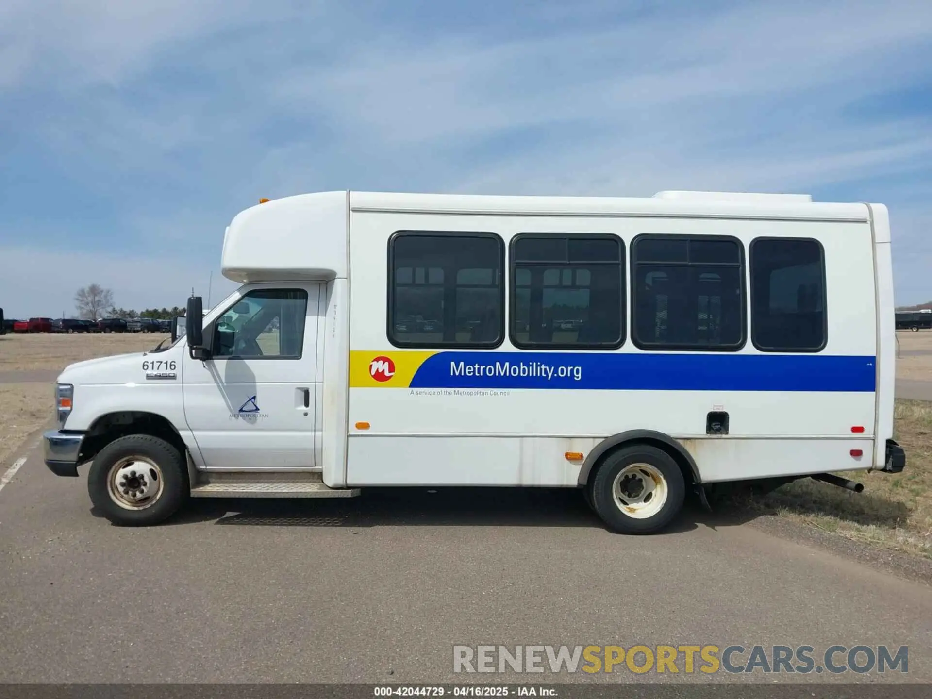 14 Photograph of a damaged car 1FDFE4FS2KDC30996 FORD E-450 CUTAWAY 2019