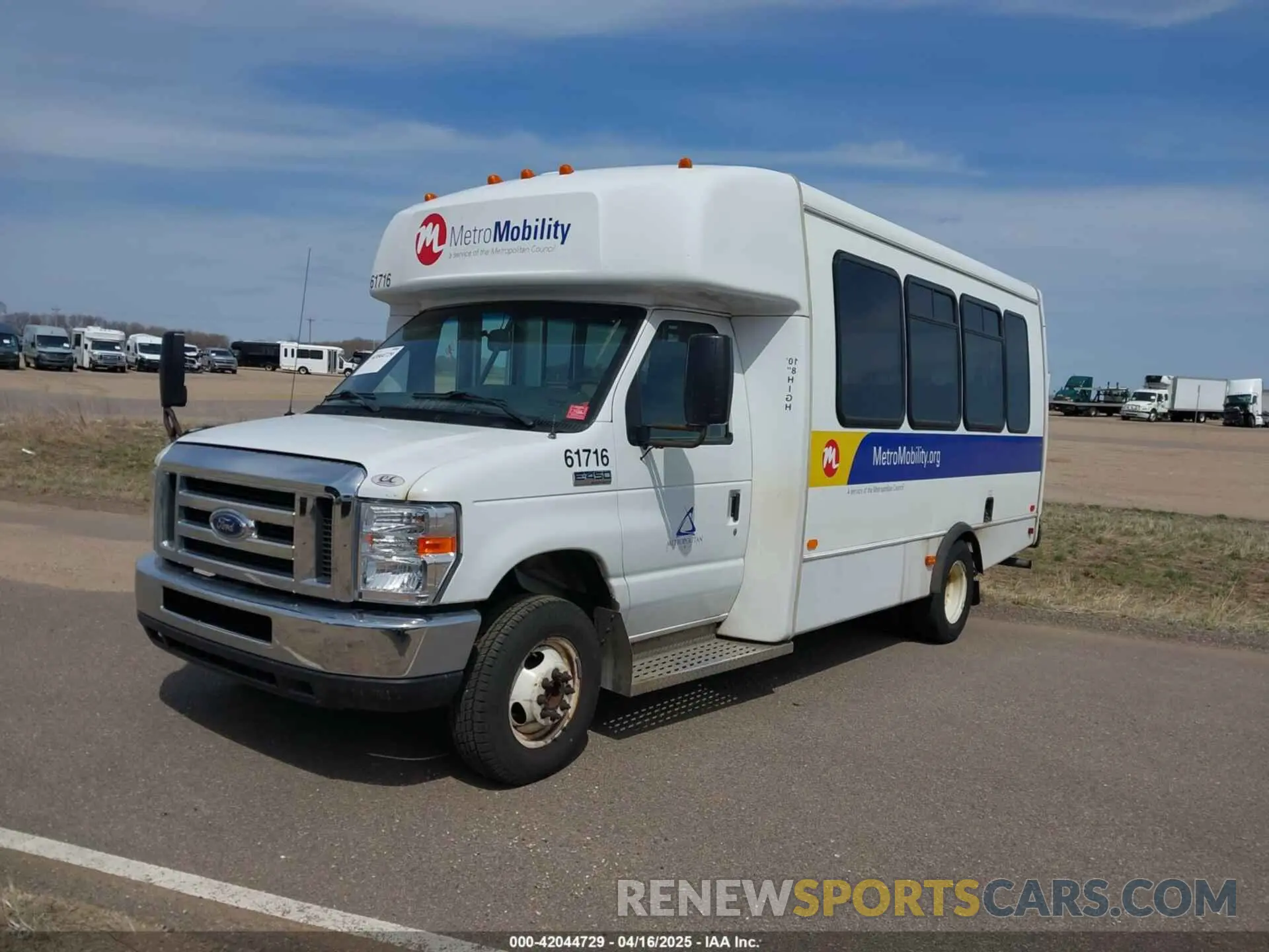 2 Photograph of a damaged car 1FDFE4FS2KDC30996 FORD E-450 CUTAWAY 2019