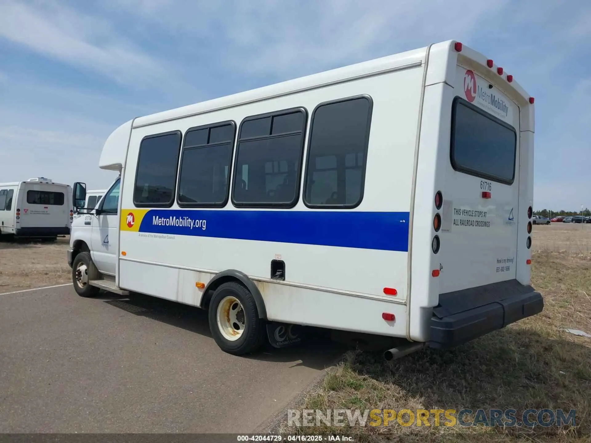 3 Photograph of a damaged car 1FDFE4FS2KDC30996 FORD E-450 CUTAWAY 2019