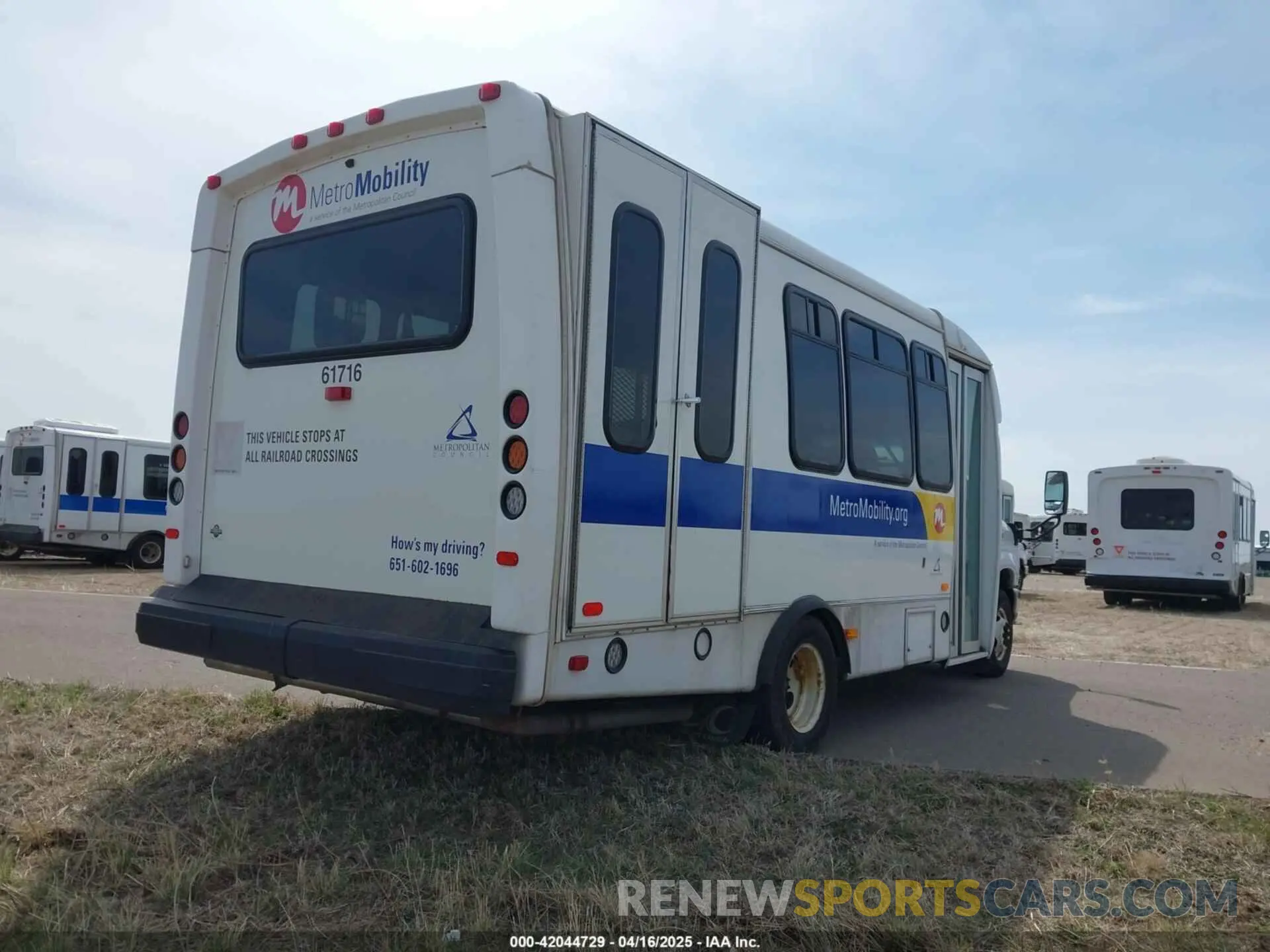 4 Photograph of a damaged car 1FDFE4FS2KDC30996 FORD E-450 CUTAWAY 2019