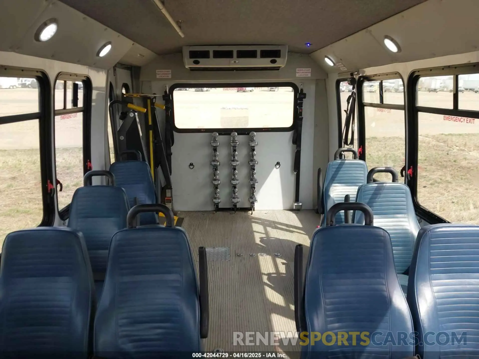 7 Photograph of a damaged car 1FDFE4FS2KDC30996 FORD E-450 CUTAWAY 2019
