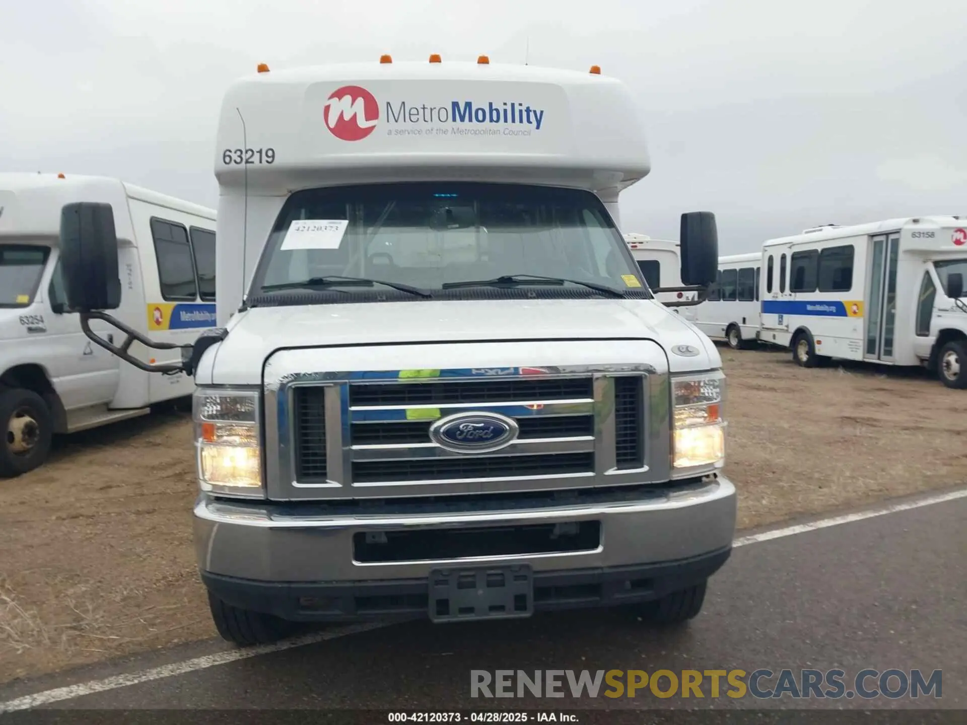 12 Photograph of a damaged car 1FDFE4FS2KDC31016 FORD E-450 CUTAWAY 2019