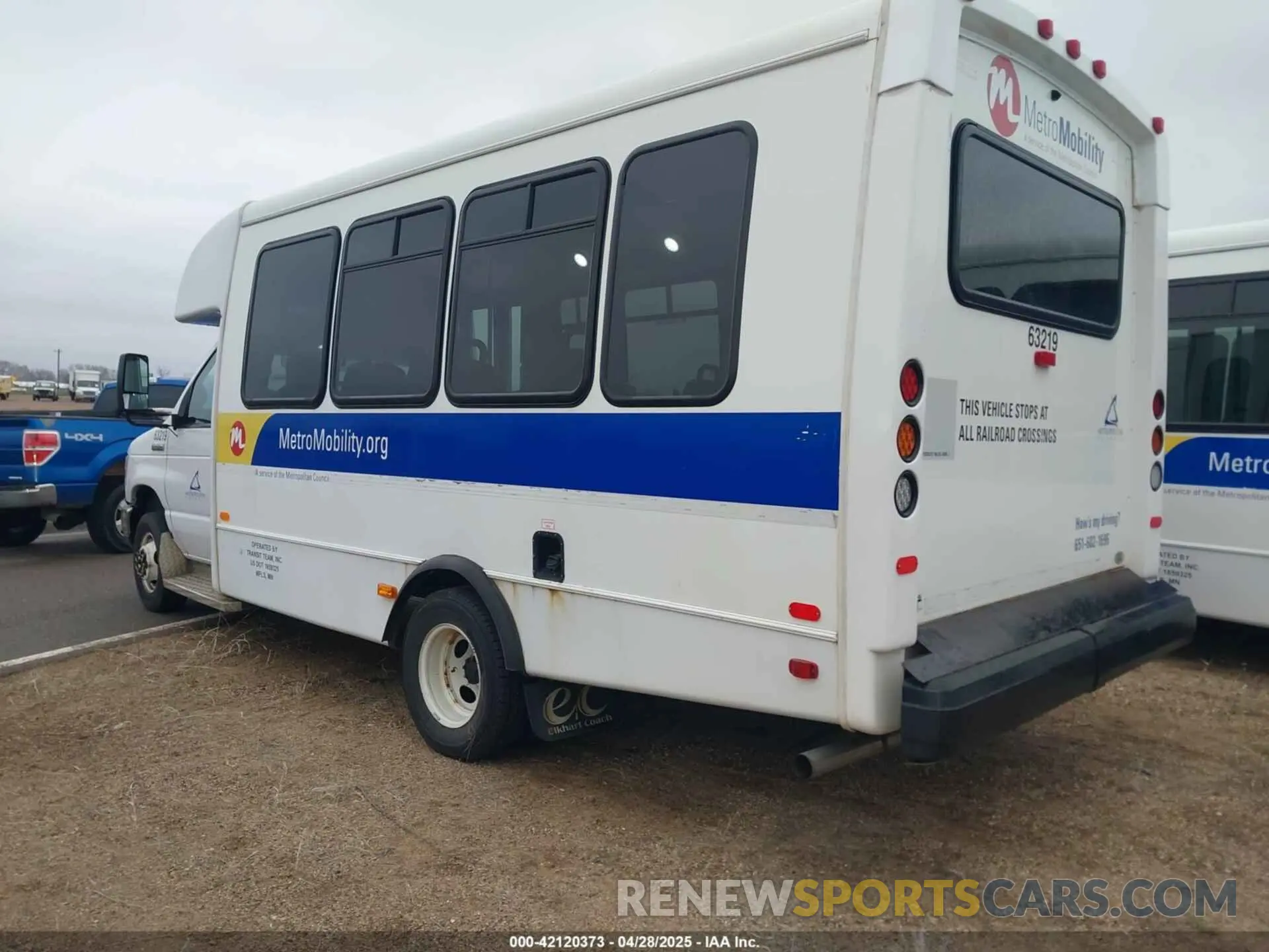 3 Photograph of a damaged car 1FDFE4FS2KDC31016 FORD E-450 CUTAWAY 2019