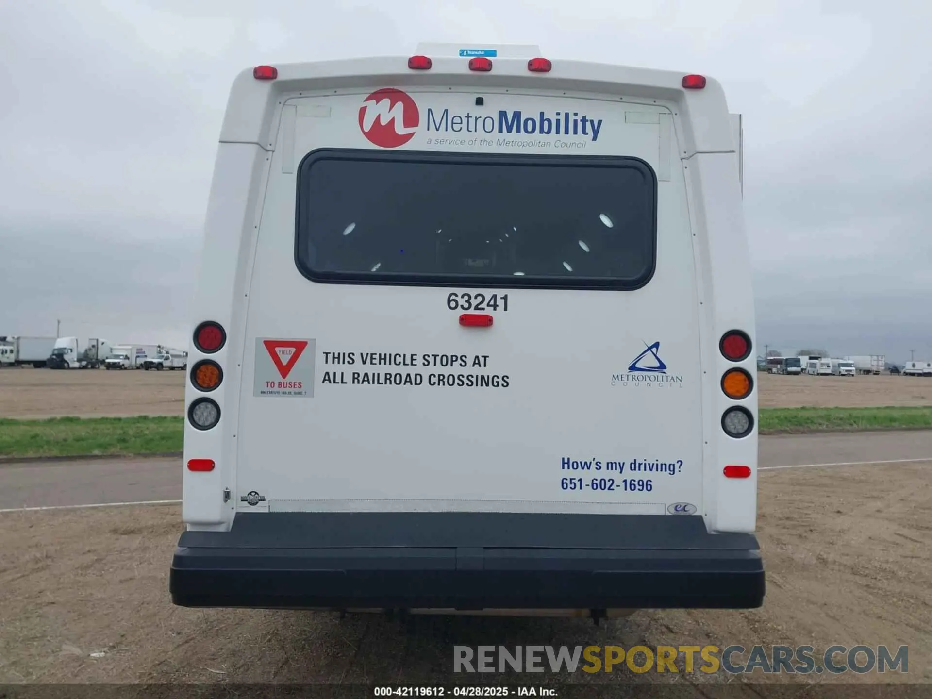 15 Photograph of a damaged car 1FDFE4FS2KDC56143 FORD E-450 CUTAWAY 2019