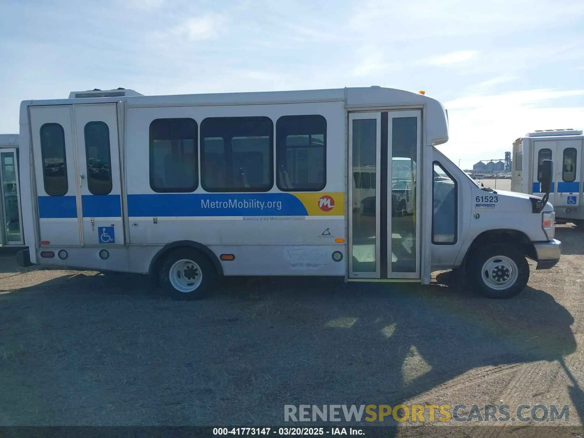 13 Photograph of a damaged car 1FDFE4FS2KDC60614 FORD E-450 CUTAWAY 2019