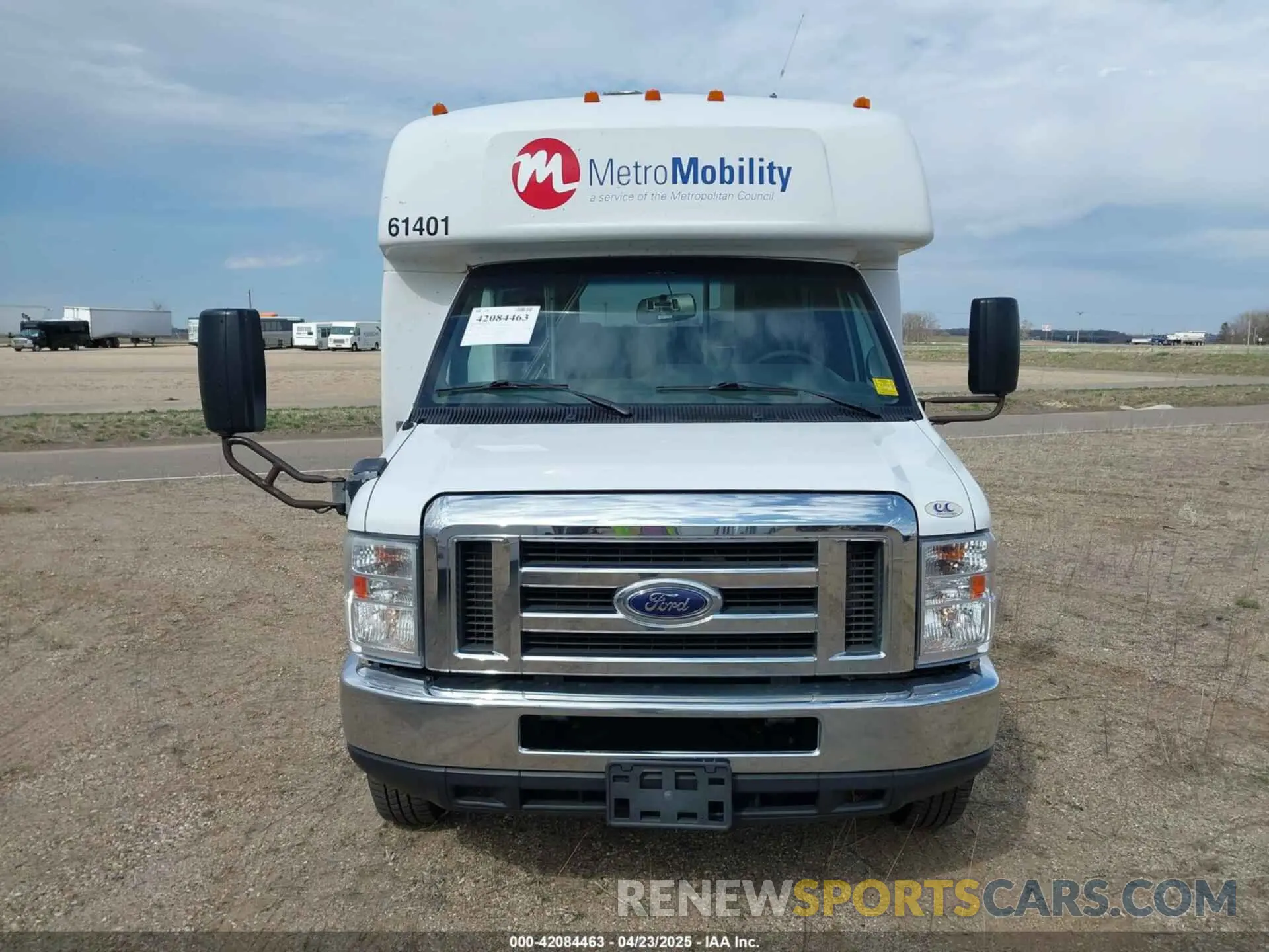 12 Photograph of a damaged car 1FDFE4FS3KDC30991 FORD E-450 CUTAWAY 2019