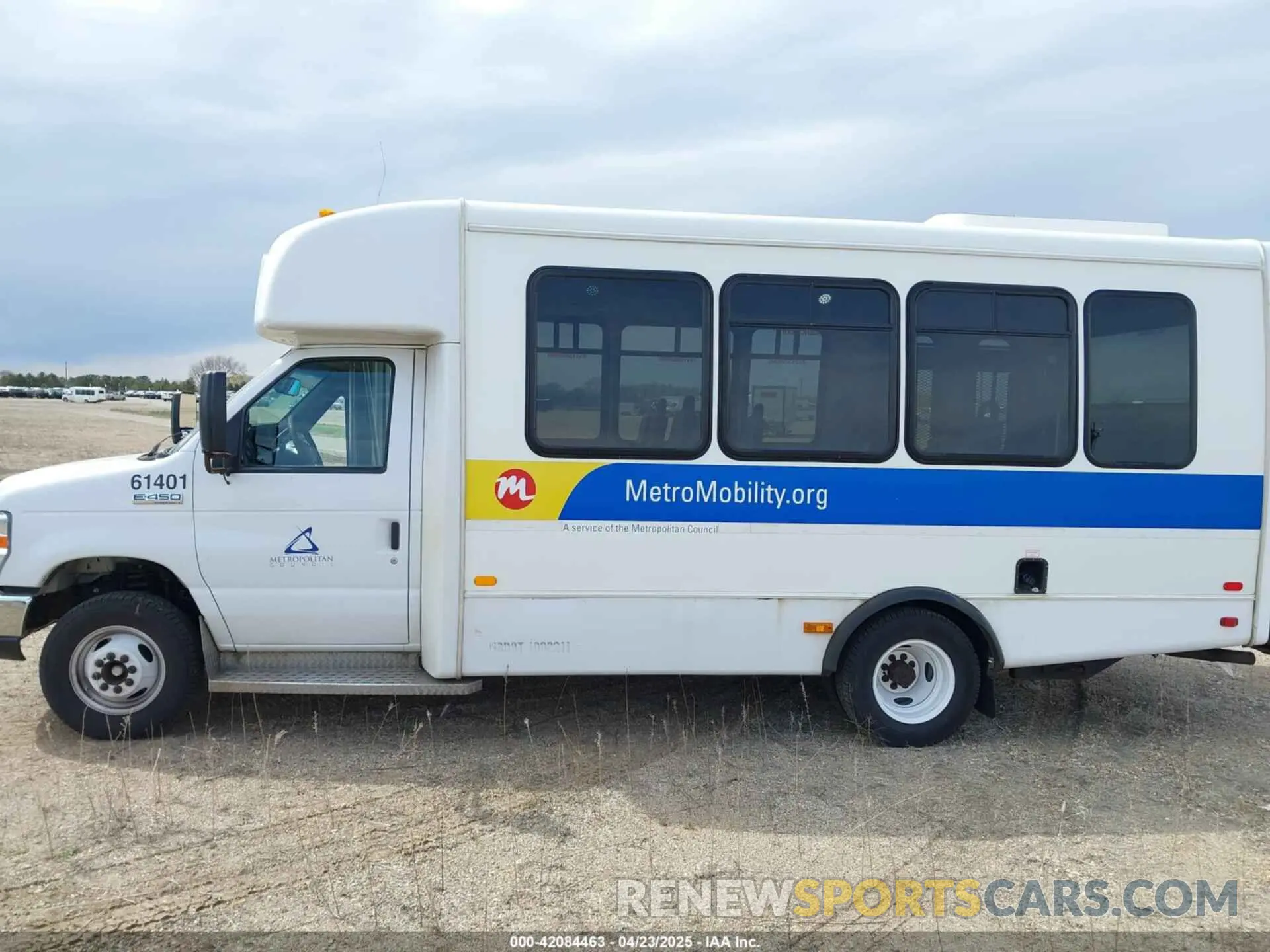 14 Photograph of a damaged car 1FDFE4FS3KDC30991 FORD E-450 CUTAWAY 2019