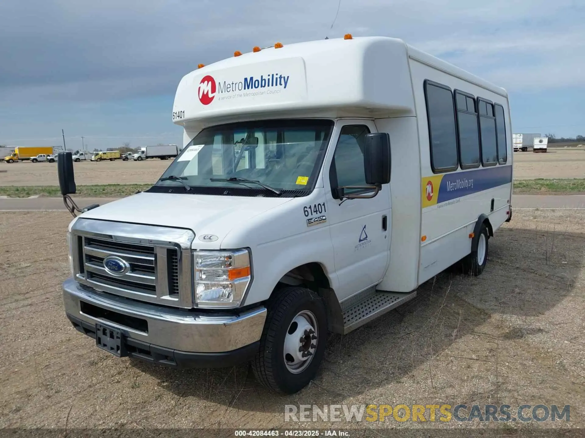 2 Photograph of a damaged car 1FDFE4FS3KDC30991 FORD E-450 CUTAWAY 2019