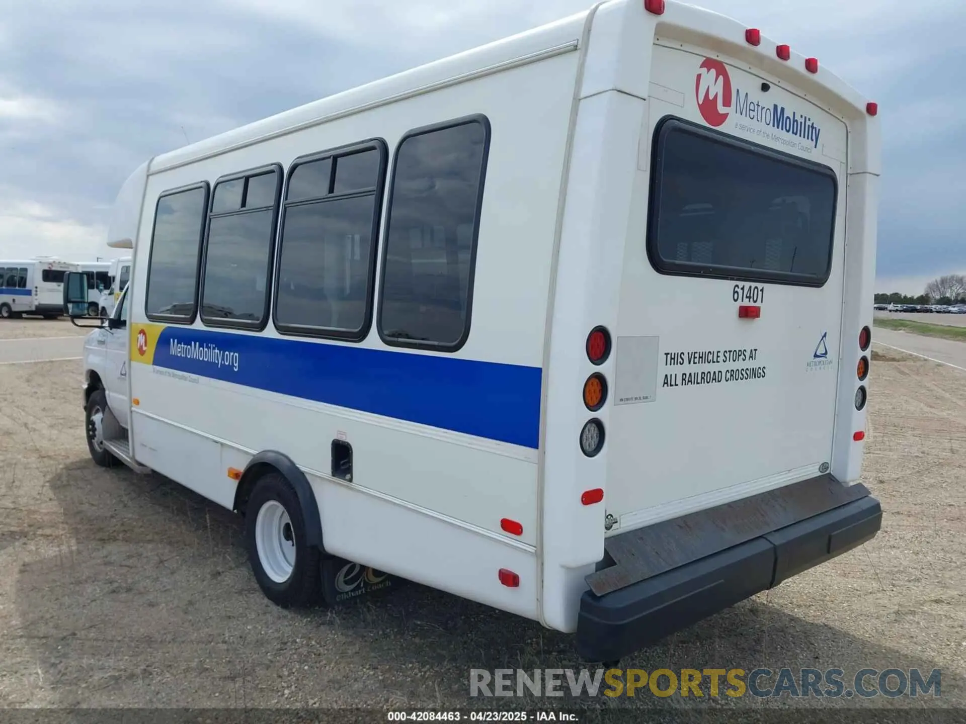 3 Photograph of a damaged car 1FDFE4FS3KDC30991 FORD E-450 CUTAWAY 2019