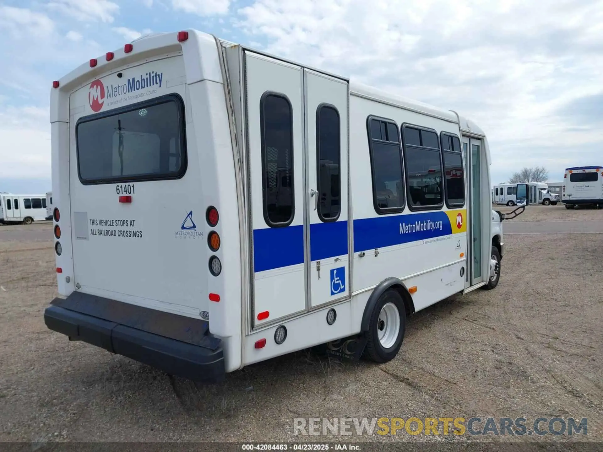 4 Photograph of a damaged car 1FDFE4FS3KDC30991 FORD E-450 CUTAWAY 2019