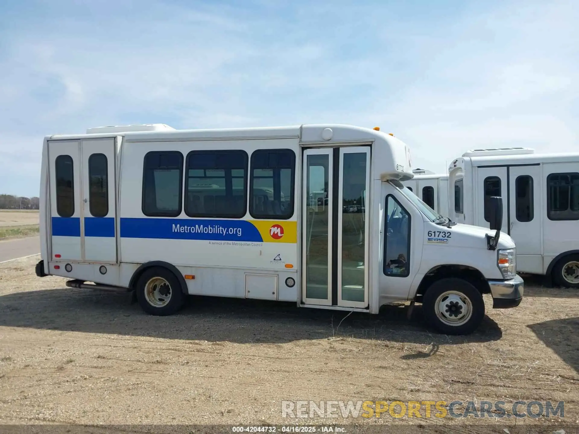 13 Photograph of a damaged car 1FDFE4FS3KDC31011 FORD E-450 CUTAWAY 2019