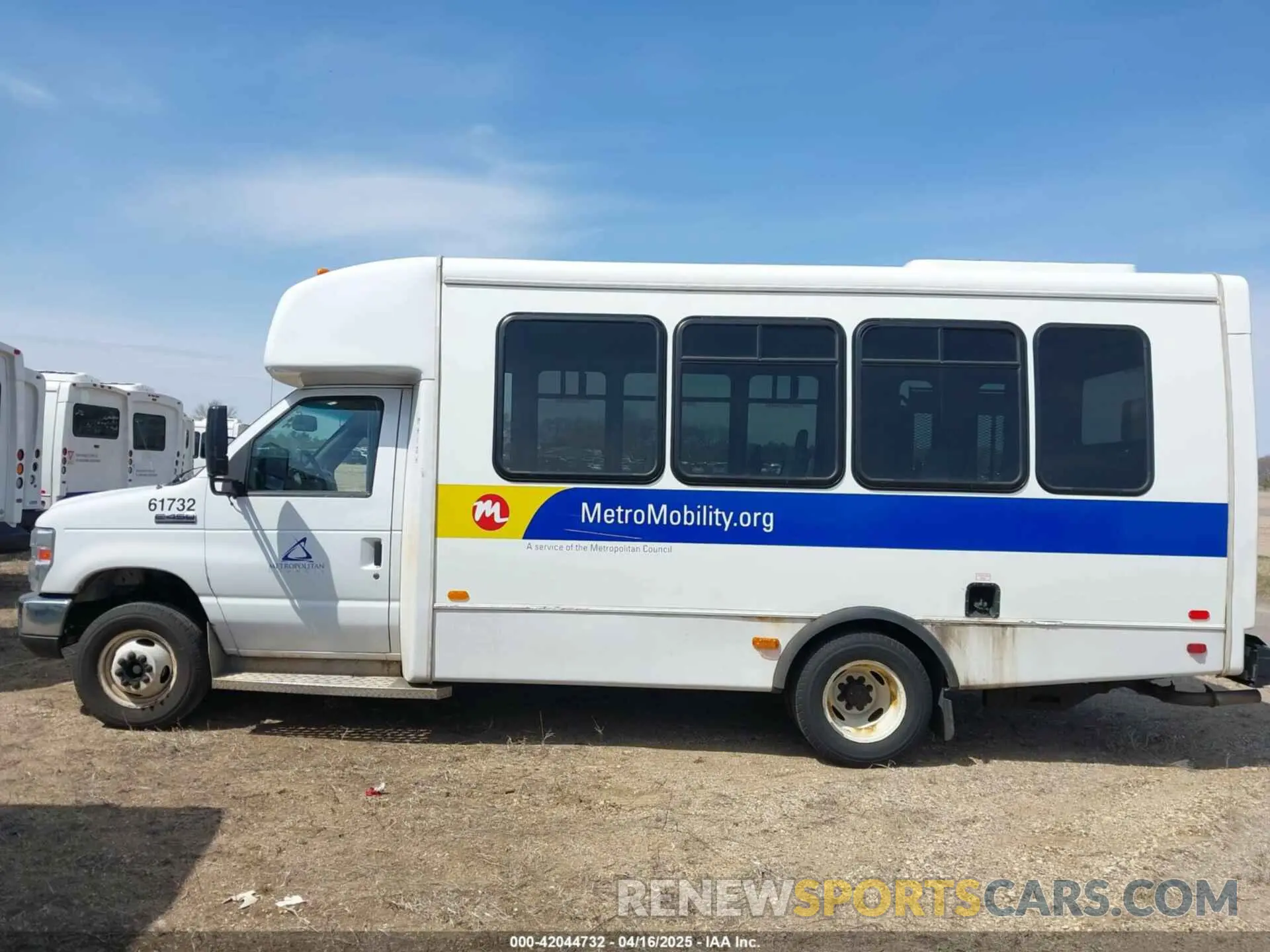 14 Photograph of a damaged car 1FDFE4FS3KDC31011 FORD E-450 CUTAWAY 2019