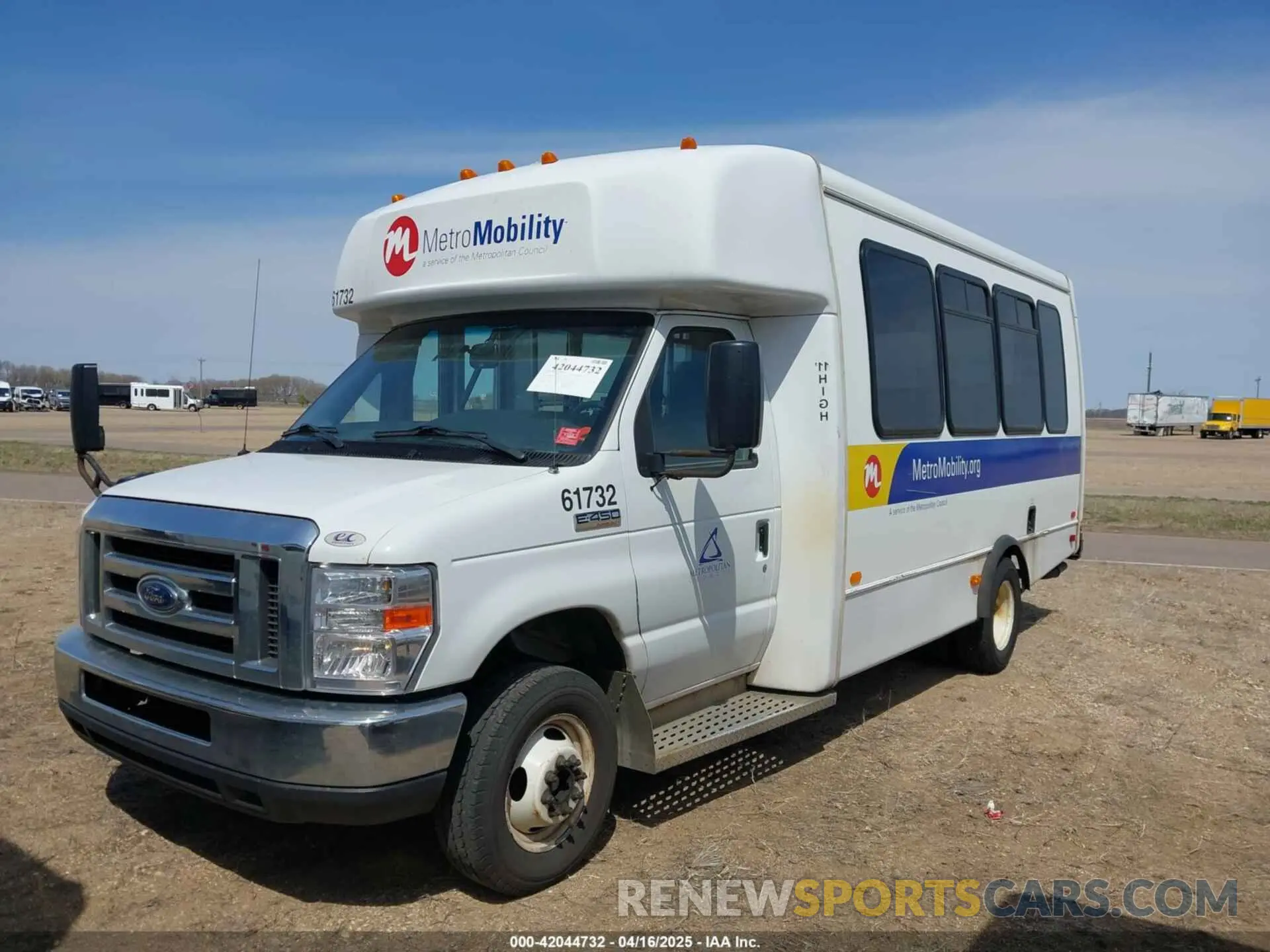 2 Photograph of a damaged car 1FDFE4FS3KDC31011 FORD E-450 CUTAWAY 2019