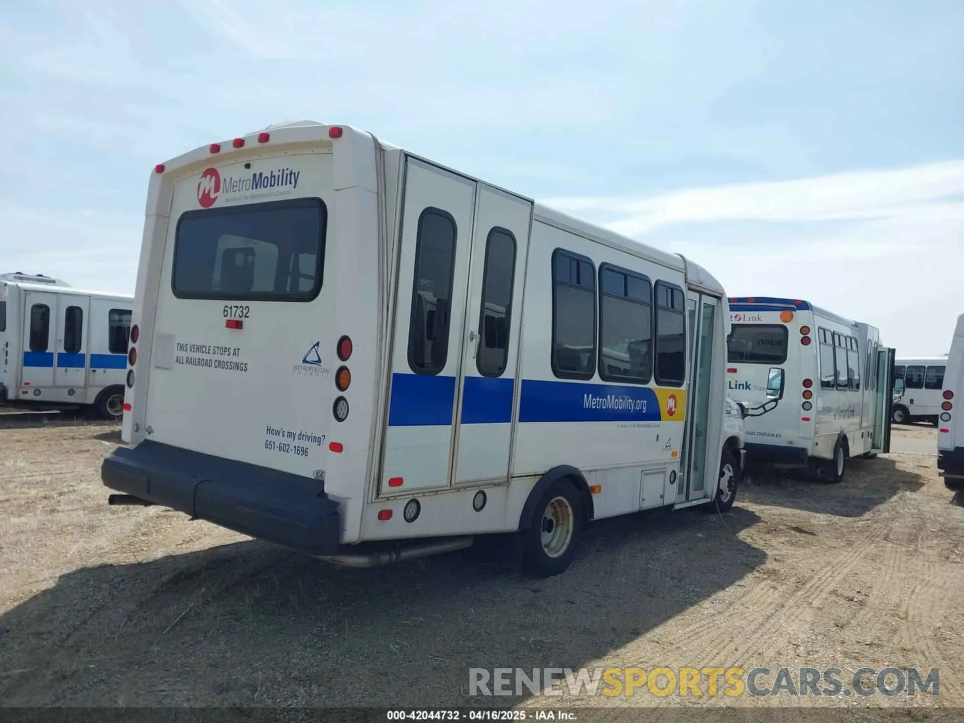 4 Photograph of a damaged car 1FDFE4FS3KDC31011 FORD E-450 CUTAWAY 2019