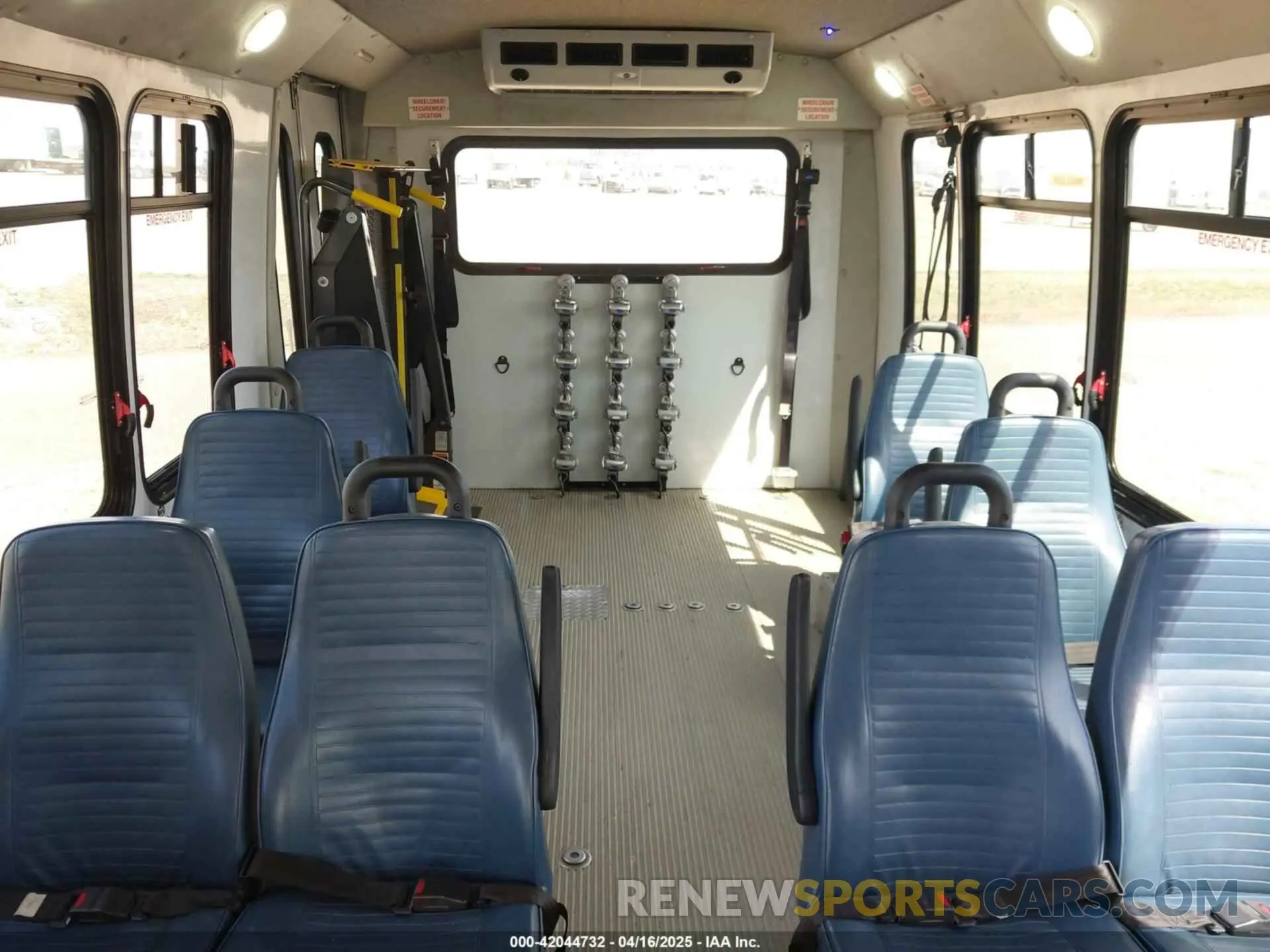 7 Photograph of a damaged car 1FDFE4FS3KDC31011 FORD E-450 CUTAWAY 2019