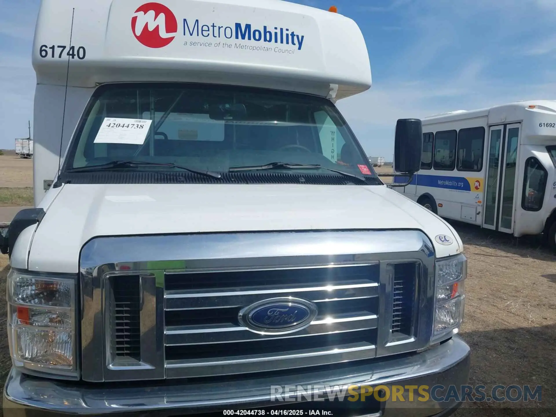 12 Photograph of a damaged car 1FDFE4FS3KDC31025 FORD E-450 CUTAWAY 2019