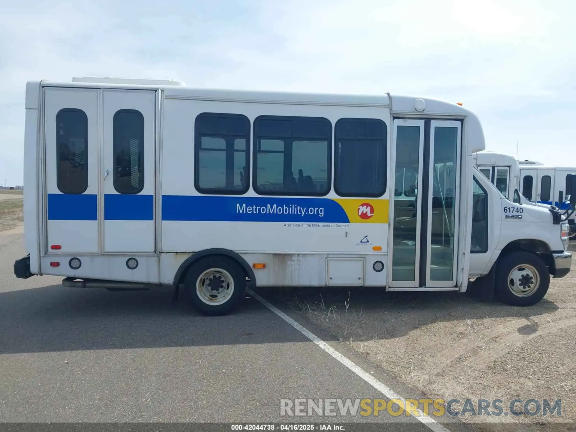 13 Photograph of a damaged car 1FDFE4FS3KDC31025 FORD E-450 CUTAWAY 2019