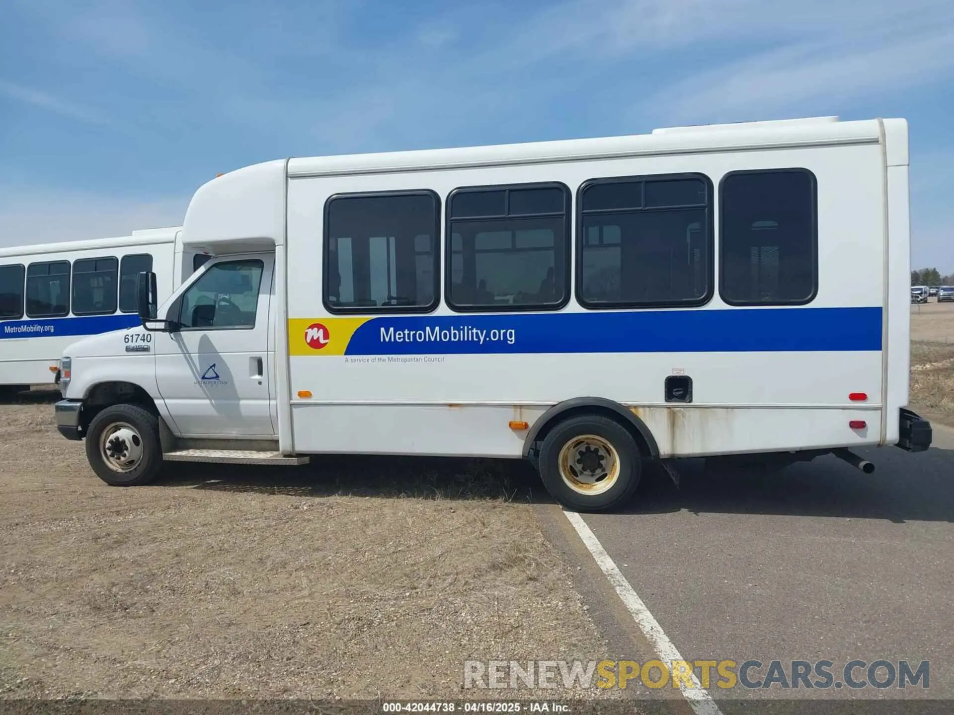 14 Photograph of a damaged car 1FDFE4FS3KDC31025 FORD E-450 CUTAWAY 2019