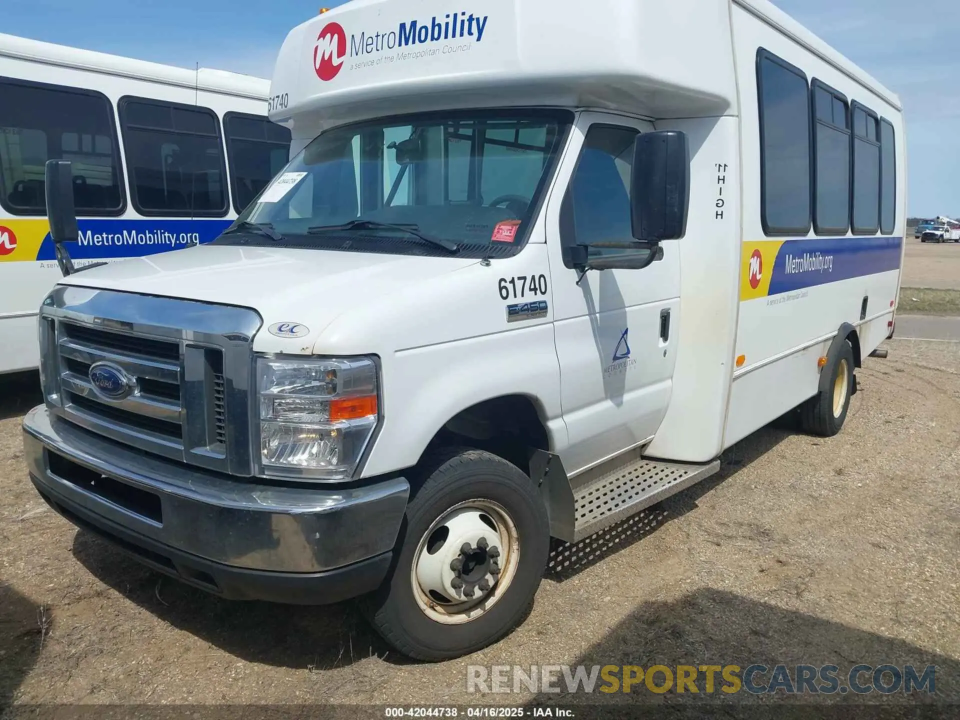 2 Photograph of a damaged car 1FDFE4FS3KDC31025 FORD E-450 CUTAWAY 2019