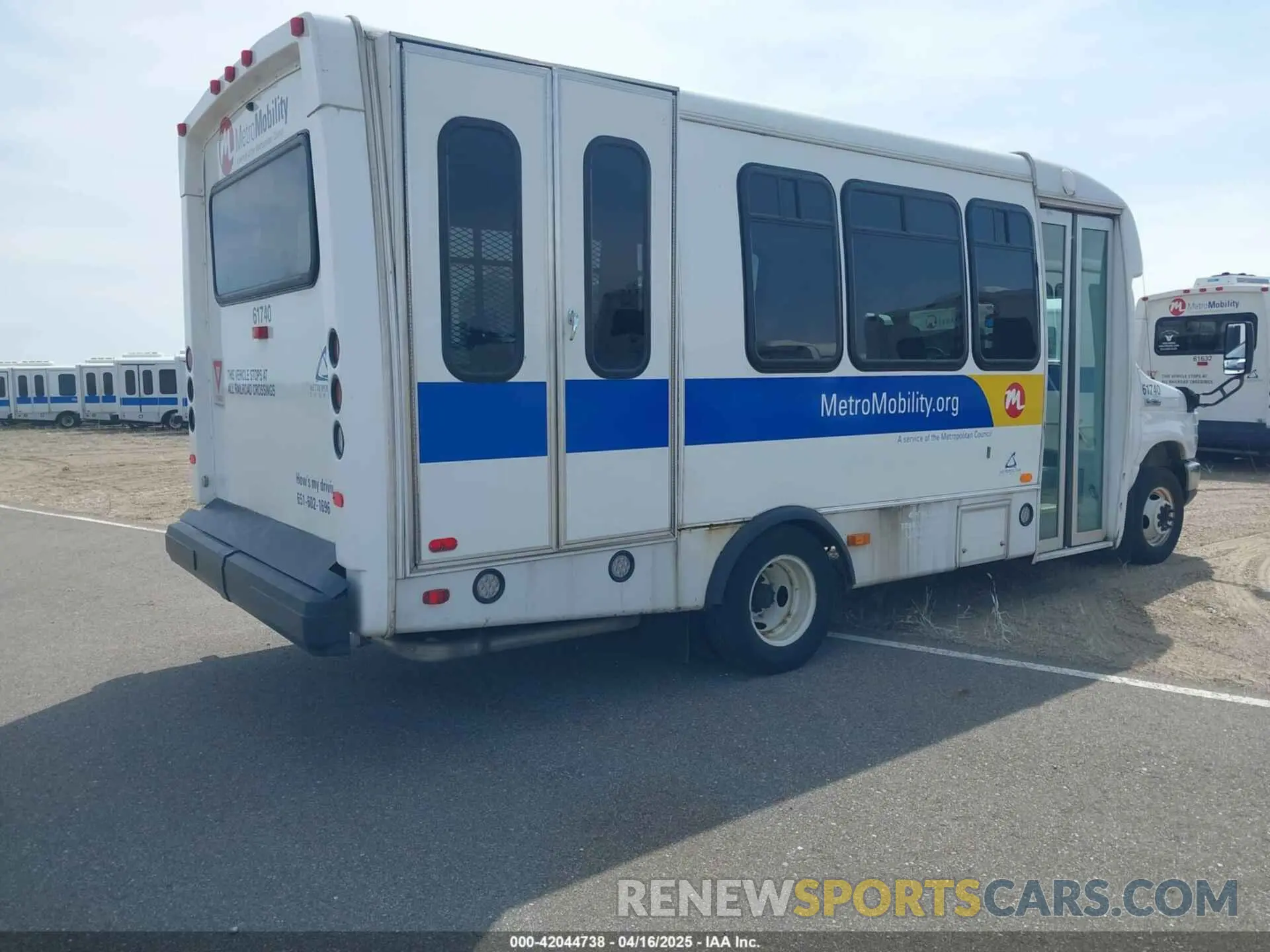 4 Photograph of a damaged car 1FDFE4FS3KDC31025 FORD E-450 CUTAWAY 2019