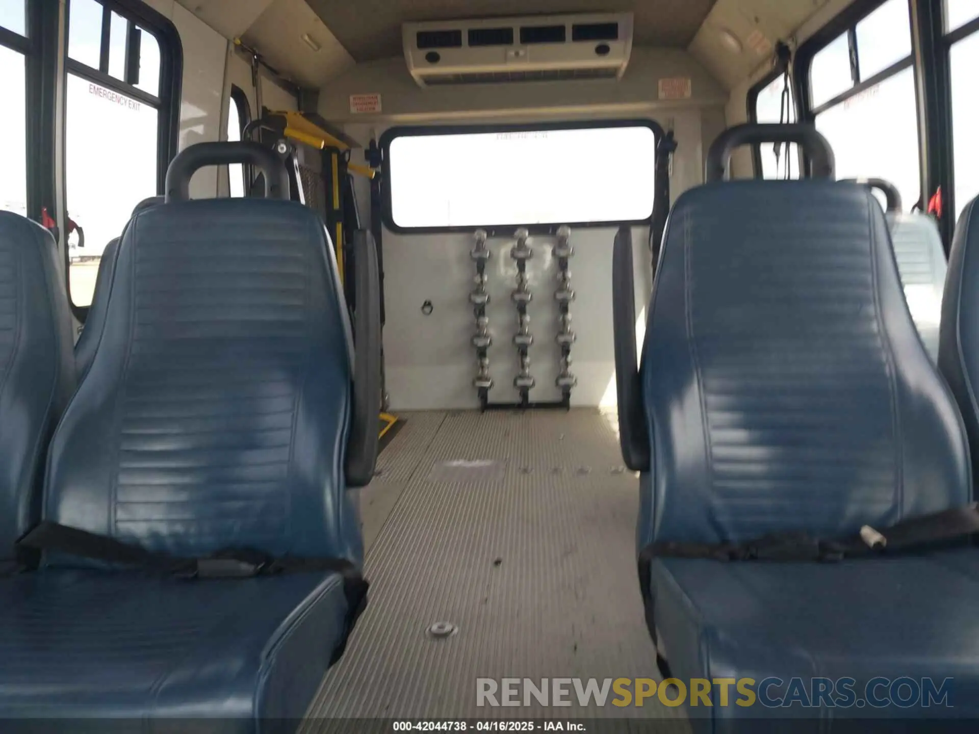 6 Photograph of a damaged car 1FDFE4FS3KDC31025 FORD E-450 CUTAWAY 2019