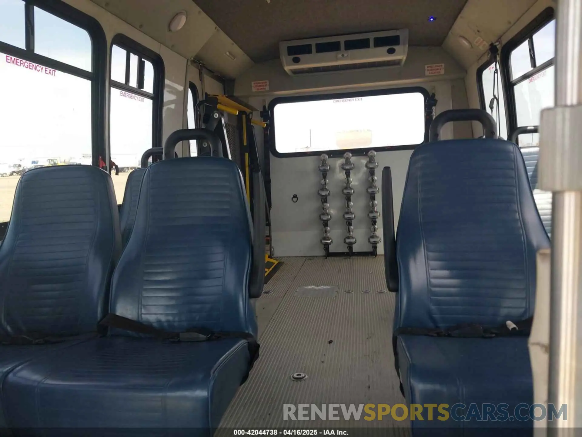 7 Photograph of a damaged car 1FDFE4FS3KDC31025 FORD E-450 CUTAWAY 2019