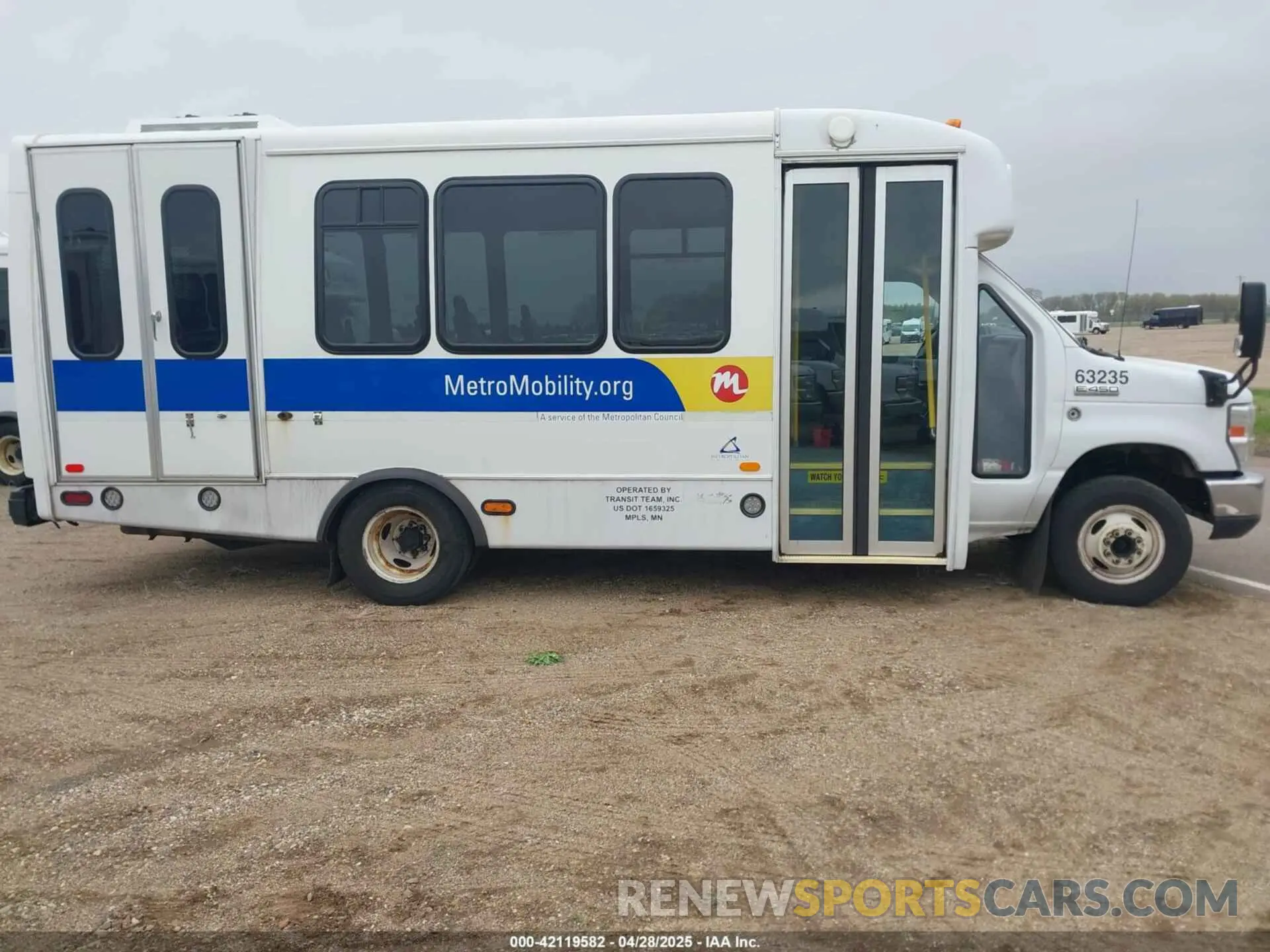 13 Photograph of a damaged car 1FDFE4FS3KDC56121 FORD E-450 CUTAWAY 2019