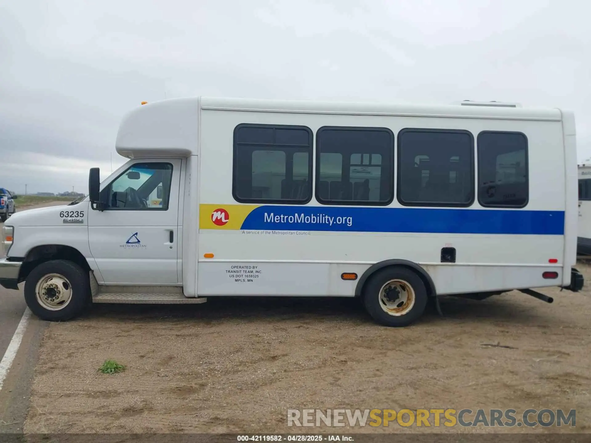 14 Photograph of a damaged car 1FDFE4FS3KDC56121 FORD E-450 CUTAWAY 2019