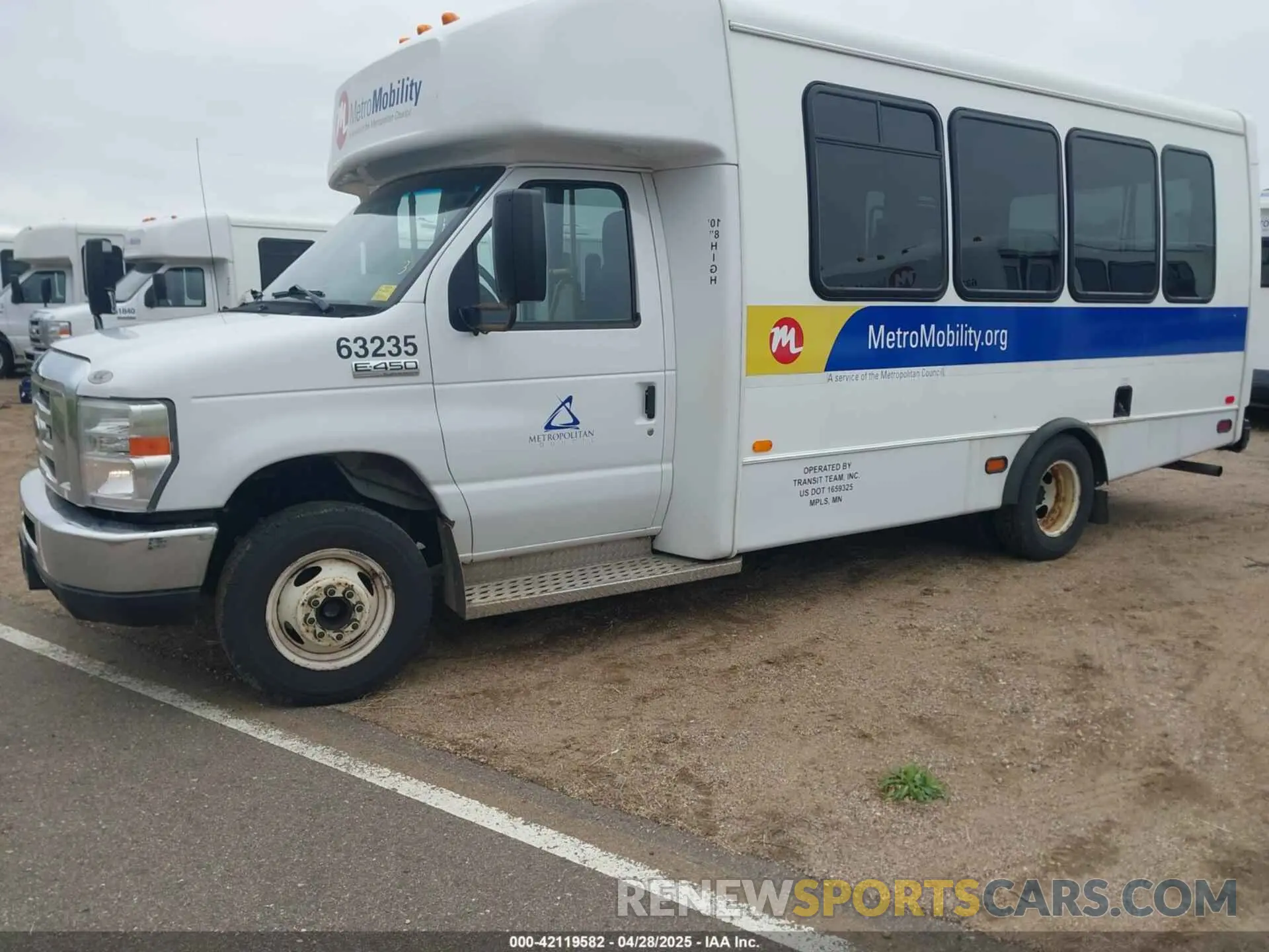 2 Photograph of a damaged car 1FDFE4FS3KDC56121 FORD E-450 CUTAWAY 2019