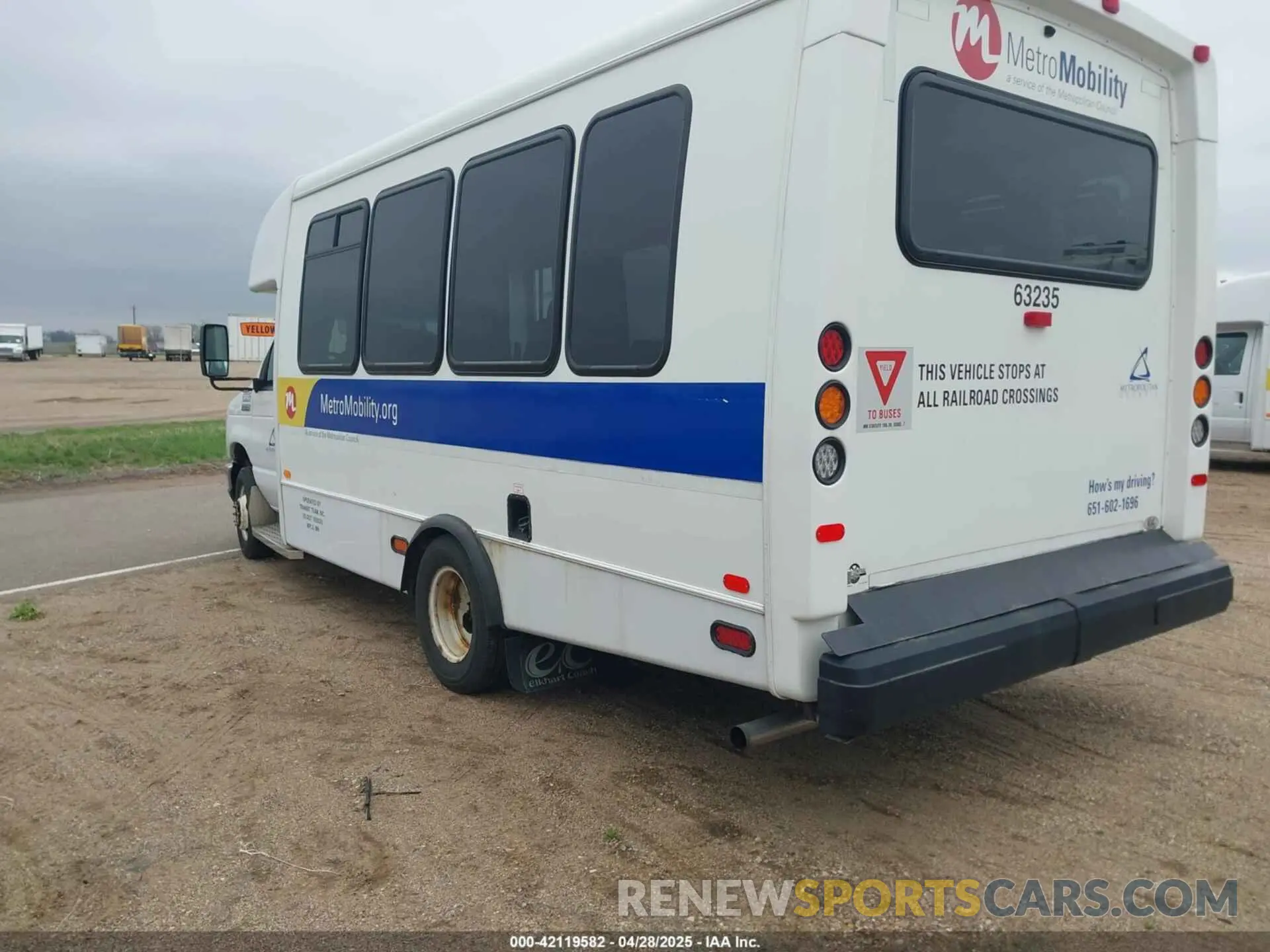 3 Photograph of a damaged car 1FDFE4FS3KDC56121 FORD E-450 CUTAWAY 2019