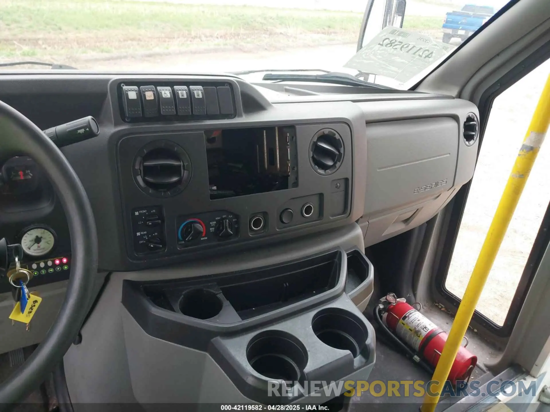 6 Photograph of a damaged car 1FDFE4FS3KDC56121 FORD E-450 CUTAWAY 2019
