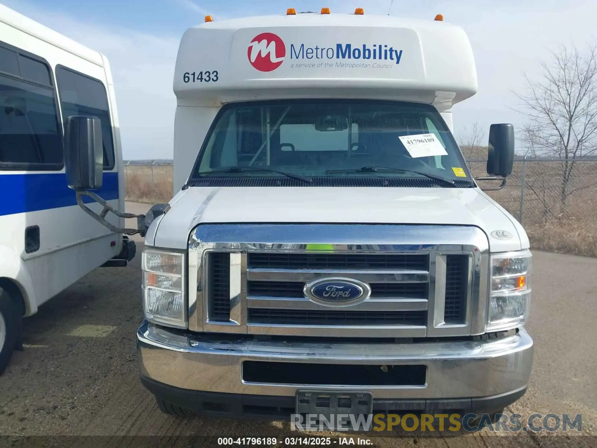 12 Photograph of a damaged car 1FDFE4FS4KDC31003 FORD E-450 CUTAWAY 2019