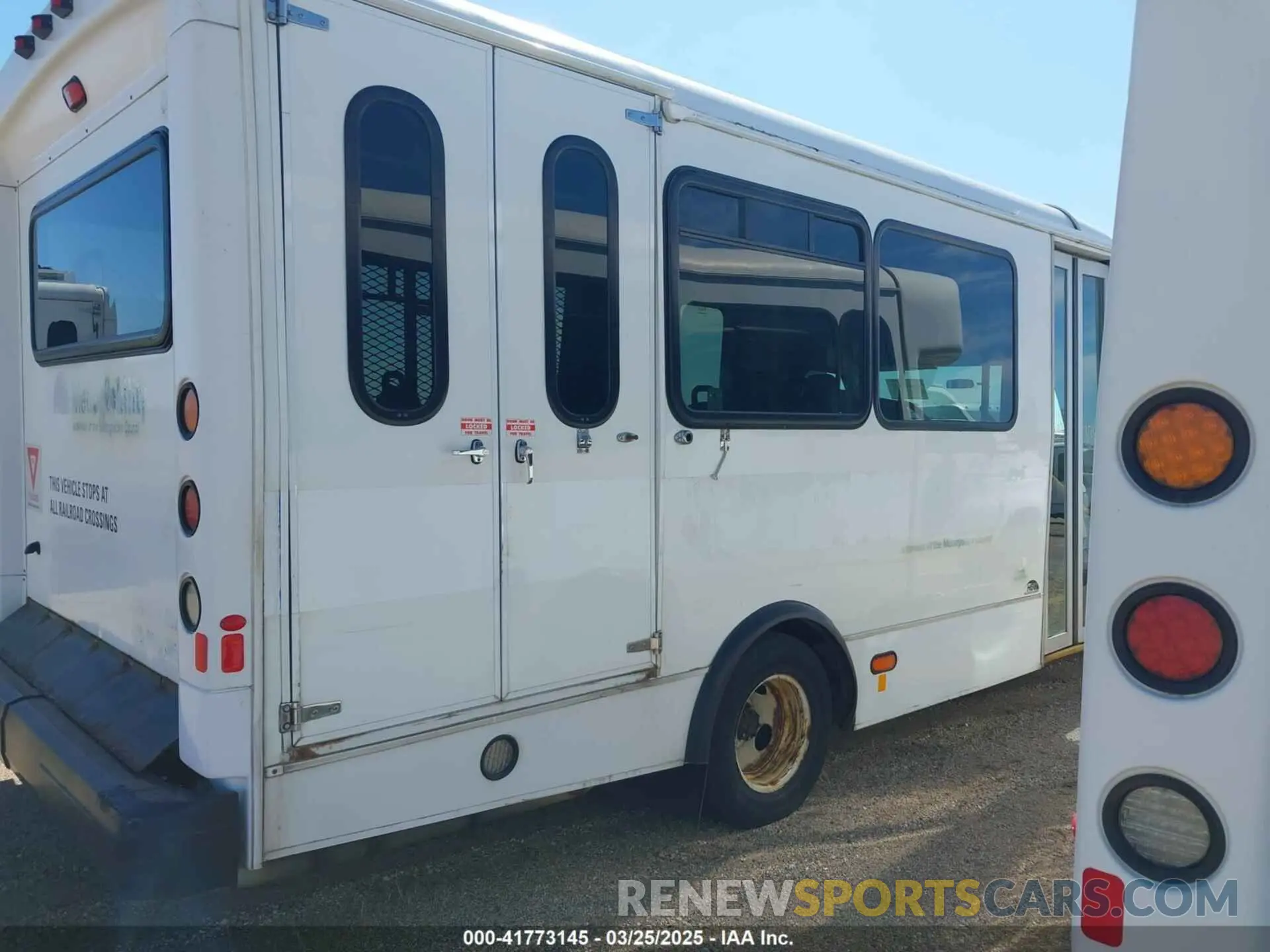 13 Photograph of a damaged car 1FDFE4FS4KDC31017 FORD E-450 CUTAWAY 2019