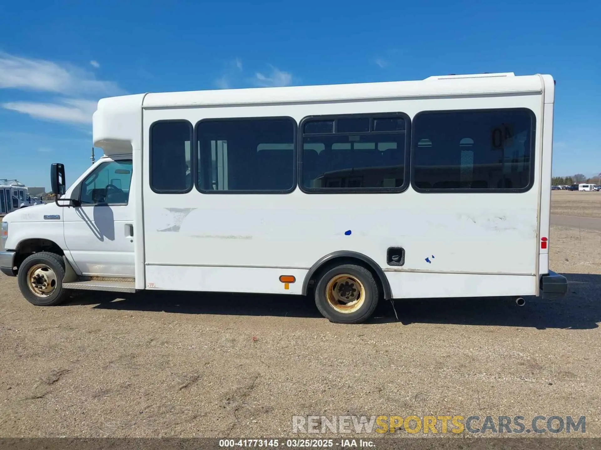 14 Photograph of a damaged car 1FDFE4FS4KDC31017 FORD E-450 CUTAWAY 2019