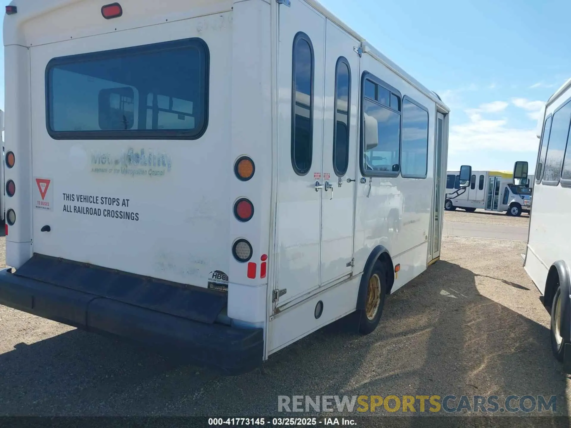 4 Photograph of a damaged car 1FDFE4FS4KDC31017 FORD E-450 CUTAWAY 2019