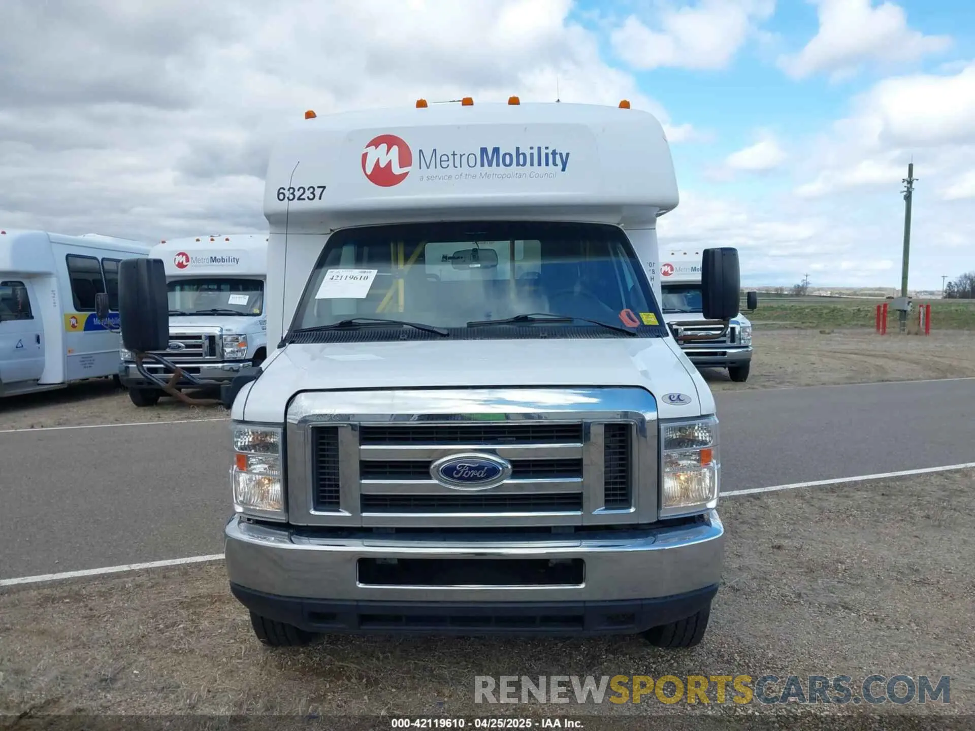 12 Photograph of a damaged car 1FDFE4FS4KDC56130 FORD E-450 CUTAWAY 2019