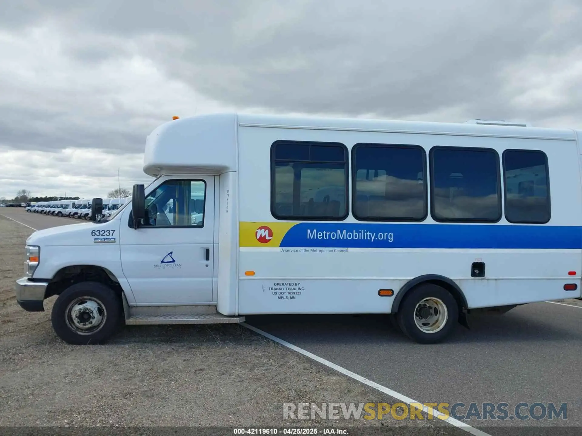 14 Photograph of a damaged car 1FDFE4FS4KDC56130 FORD E-450 CUTAWAY 2019
